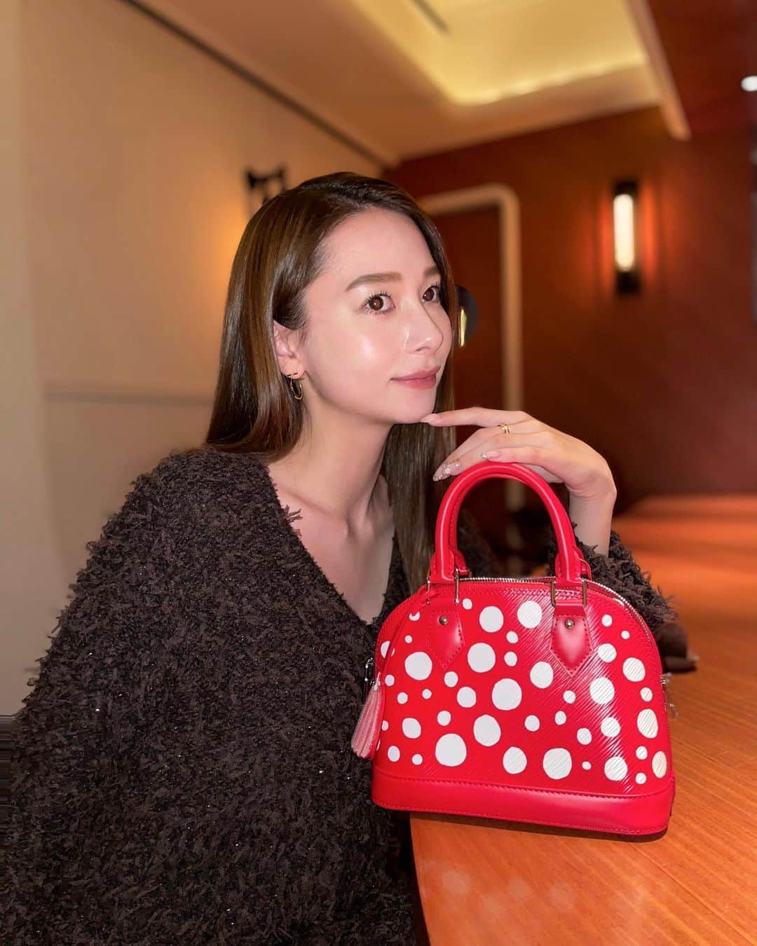 丹羽仁希さんのインスタグラム写真 - (丹羽仁希Instagram)「大好きなワインバー🍷  With my new bag @louisvuitton ♡  Louisvuitton × yayoi kusama ❤️ #lvxyayoikusama #louisvuitton」12月29日 17時42分 - __niki22