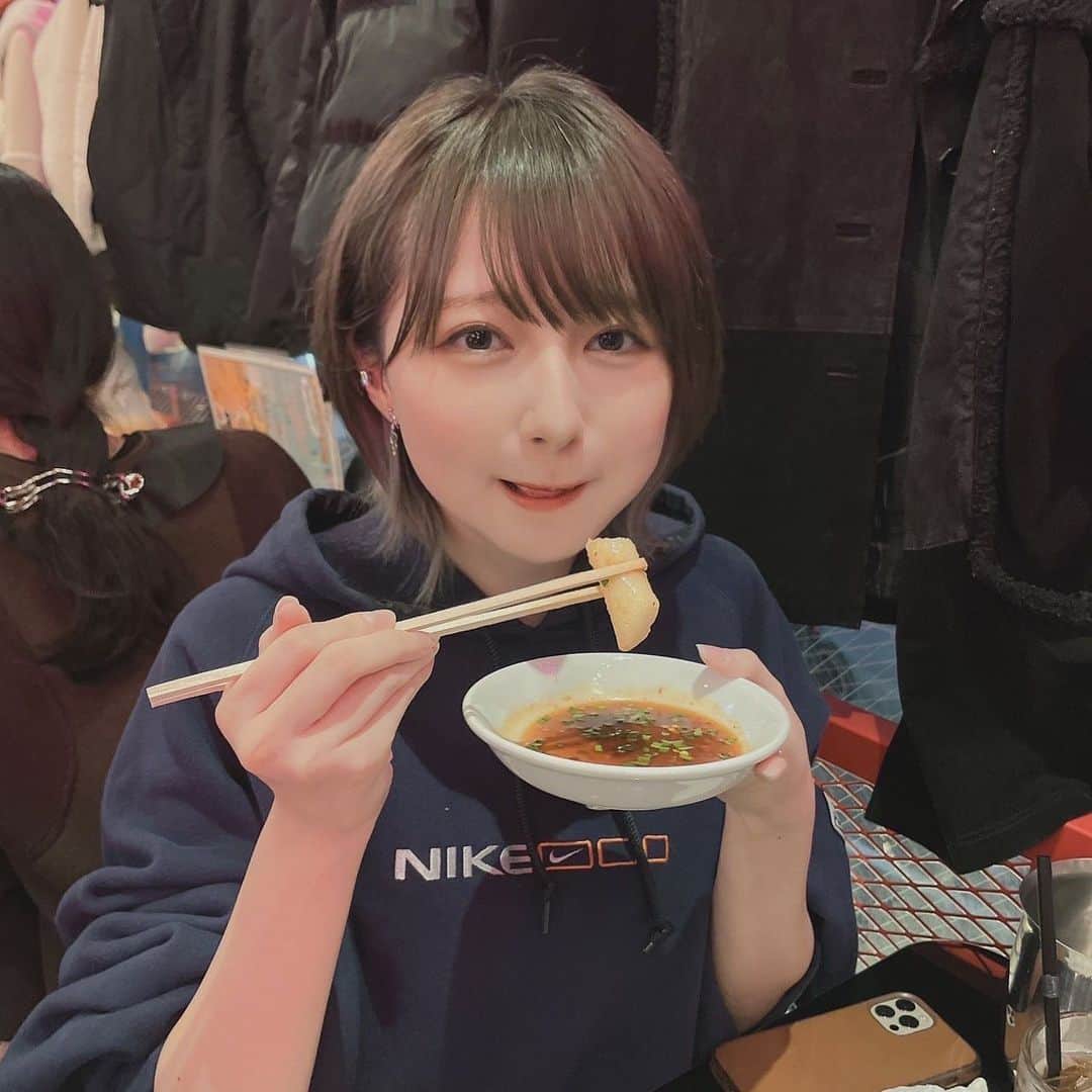 こばしり。さんのインスタグラム写真 - (こばしり。Instagram)「この間久しぶりにタッカンマリ大学行ってタッカンマリ食べてきた💭  3年前に凄くハマって本当に毎日食べてたんだけど、美肌鍋って言われるくらい栄養たっぷりで、しかも凄く美味しいから今度食べてみて欲しい🍲💭 そして、久しぶりに1月に韓国行くよ！！ 釜山に行くんだけどもしオススメの場所とかご飯屋さんあったら教えてほしい...！！食べ歩きしたい！🏃🏻‍♀️💨  あと、韓国の冬は氷点下って聞くからもっこもこ装備しなければ🐏🔥」12月29日 19時40分 - lovetomato_24