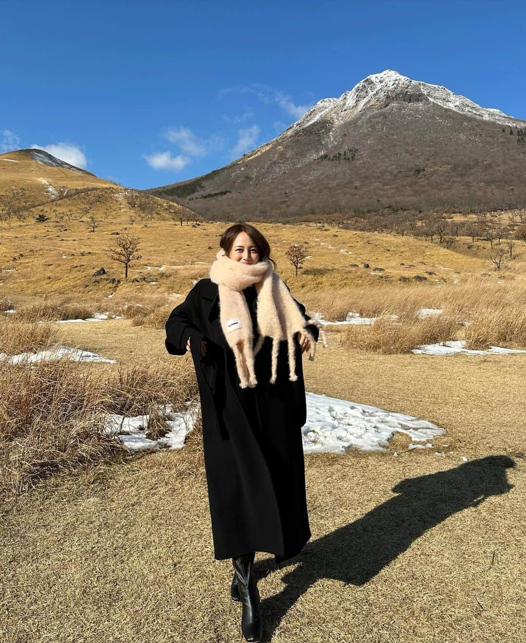 左近鈴乃さんのインスタグラム写真 - (左近鈴乃Instagram)「. 旅行中のコーデまとめ📋❄️🤍 全部タグ付けしてますっ  間に温泉♨️入れちゃったり♡  #suzuno服」12月29日 20時25分 - suzuno_sakon