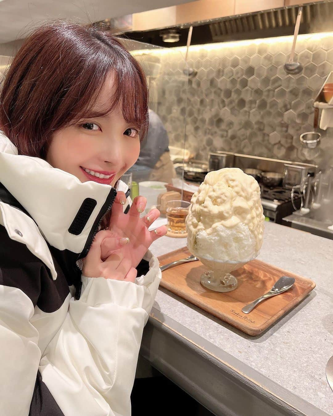 桃乃木かなさんのインスタグラム写真 - (桃乃木かなInstagram)「氷納め🍧  ・酒粕と麹甘酒のマスカルポーネソース ・塩キャラメル ・ピスタチオエスプーマソース  2022年の氷納めはブンブンブラウカフェさんで🙌 いつ食べても美味しいレギュラーメニューと、旬を楽しめる期間限定メニュー、そしてあったか美味しいラーメンも味わえるお店です！ 今年もご馳走様でした🥳  @aquaveil888  #かき氷 #ブンブンブラウカフェ #旗の台」12月29日 20時56分 - kana_momonogi