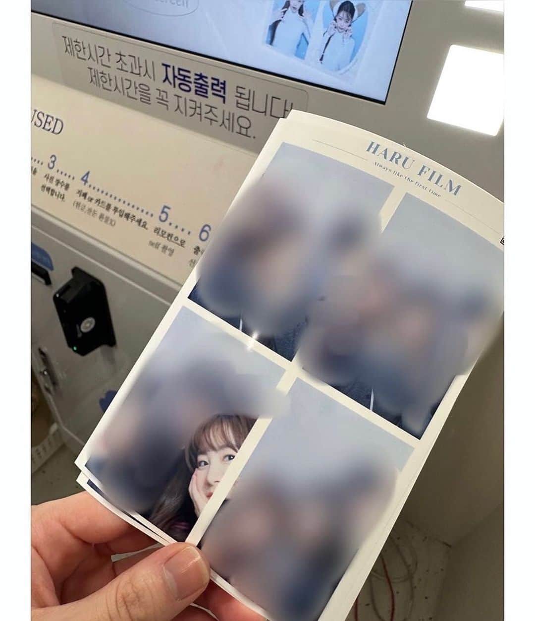 林美桜さんのインスタグラム写真 - (林美桜Instagram)「. 自己満足で続けます🙇‍♀️ 韓国一人旅🇰🇷最後です 〜3日目〜 1〜4）憧れのBit&BooTへ#bitboot なによりもなによりも K-POPアーティストが好きな私は、 どうしても、アイドル気分を味わってみたかった🥺 その夢を叶えるため！！ #TWICE ちゃんたちが通うかの有名な美容室へ （韓国のアイドルちゃんたちは、 美容室でメイクも髪もセットして仕事に向かうんですよ！） 何回もYouTubeで見た景色が広がっていて感動😭  「これから予定があるので、薄めのTWICEでお願いします」とお願いしました。笑  特に涙袋なんかはもう感激。 つけまつげつけてもらう瞬間なんかもう。 感極ってしまった。 丁寧にさまざまな工程を経て出来上がっていく顔… 最高‼️自分の顔に拍手しちゃう。 （たぶん絶対メイクさん引いてた） ※隠し撮りみたいな画角なんですが（笑） 写真の許可はとりました🙇‍♀️ . . 5〜9）#狎鴎亭#압구정 薄めのTWICEは（🙇‍♀️） 韓国人のお友達に韓国のおしゃれスポットを 案内してもらいました🙇‍♀️ このカフェは特に大人気！#nudake  この羊もアスパラの刺さった何かも全部食べ物。 最先端の最を極めてる🥹（味はとっても美味しい） 　 街中にあるファーマーズマーケット こういうところで写真撮るとおしゃれだよと 教えてもらったり📷  そして年下の優しいお友達たちが 一緒にプリントシール機で撮りたいといってくれて 嬉しくて涙が出そうになっちゃった林。 韓国ではカメラを見るんじゃなくて、 自分が写っている下の画面をみるのが正解みたいでした！（がっつりカメラ目線だった人😉） 私のせいでダサくなっちゃって本当ごめんねでした😇 久しぶり感がすごい😉😉😉 宝物  街を案内してもらい今の韓国の若い方達の楽しみ方を色々教えてもらったのでした✌️  サムギョプサル食べました  〜4日目〜 10）帰り 遅刻ギリッギリなのに、 #BTS のみなさんと写真を撮り （RMさんに肩組んでもらってるように見える角度こだわり抜いた） 空港では出国する有名人がいないかしっかり隅々まで目を凝らし、 で、帰りました👋  本当に本当にたくさんの方に感謝な韓国一人旅でした🥹 楽しかったな🥹🫶 また行きたいな☺️次は1日目みたいに時間無駄にしたくないな😇 稚拙な文章なのに読んでくださった方ありがとうございました🙇‍♀️  #韓国旅行#한국여행 #韓国#한국#韓国旅#旅行#여행#一人旅#韓国ファッション #韓国メイク#韓国すきな人と繋がりたい」12月29日 22時12分 - miou0hayashi