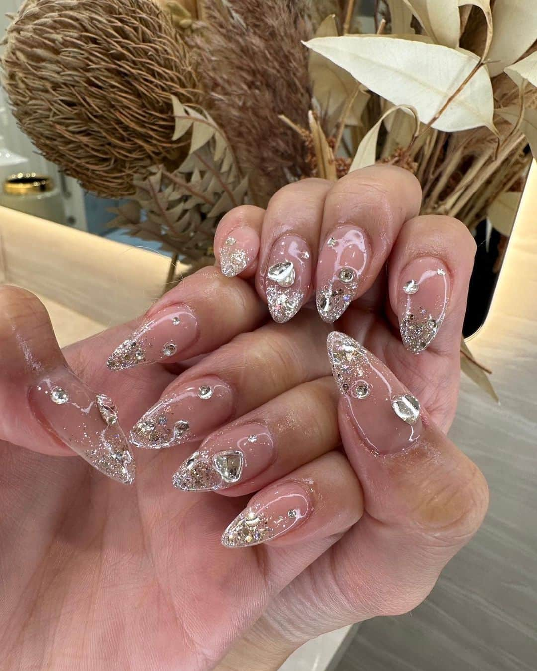 marinさんのインスタグラム写真 - (marinInstagram)「. . New nail💅✨💎💍•*¨*•.¸¸☆*･ﾟ•*¨*•.¸¸☆*･ﾟ  . . LAPIS渋谷店でネイルしてきたょ😍 . .  特別クーポン💅 私のインスタを見た‼︎で、  ──ご新規様𝑚𝑒𝑛𝑢 ──� ☑︎シンプルジェル￥8500��〜 ☑︎ハンドジェルやり放題￥12500��〜 ☑︎フットジェルやり放題￥12500��〜 ☑︎スカルプやり放題￥18000〜�� �� ✦ご新規様のみ利用可 ✦オフ無料コーティング込み ✦有料パーツ、有料アートはやり放題に含まれていないので、別途かかります。 ✦その他メニューもあるのでお気軽にお問い合わせ下さい。  私の担当𝑦𝑢-𝑘𝑜さんのインスタは タグ付けしておくね!!😘  . . 𝑒𝑦𝑒𝑙𝑎𝑠ℎ & 𝑛𝑎𝑖𝑙𝑠𝑎𝑙𝑜𝑛 𝑙𝑎𝑝𝑖𝑠渋谷本店 お問い合わせ、ご予約はコチラ💁‍♀️ 𝑇𝑒𝑙 0364164998 𝐴𝑑𝑑𝑟𝑒𝑠𝑠 〒150-0042 東京都渋谷区宇田川町33-12 J+RサイドRビル  8F . . 超可愛い〜♡( ´,,•ω•,,`)♡ お気にりすぎてやばいょ👼💓✨ . . ハートネイル🫶 爪が綺麗に見える色にしたの👀✨ フットも、ハンドに合わせて キラキラにしてもらった😻✨ キラキラ癒される☺️💓 忙しい中、 ありがとうございました😭✨ . . #ネイル#newnail#ラピス#渋谷#ゆうこさん#愛咲マリン」12月29日 22時23分 - maririn__78