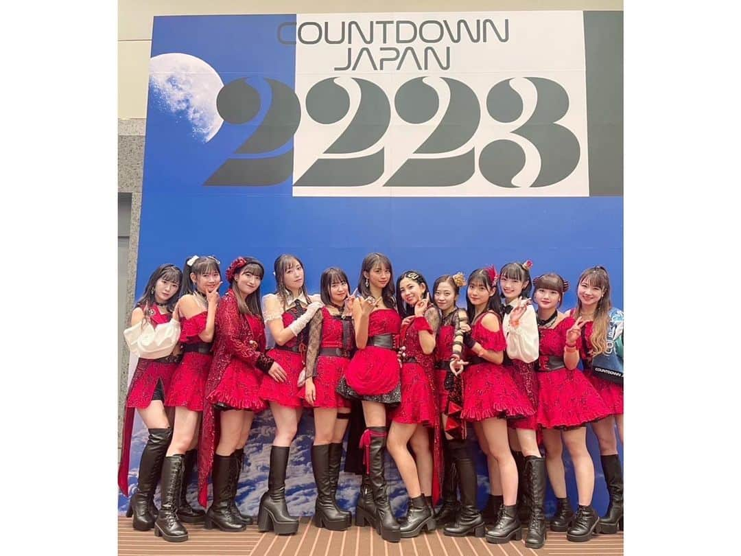 譜久村聖さんのインスタグラム写真 - (譜久村聖Instagram)「COUNTDOWN JAPAN  22/23 EARTH STAGE 🎤☁️  素敵な時間をありがとう！  01. HOW DO YOU LIKE JAPAN?〜日本はどんな感じでっか?〜 02. Happy birthday to Me!(新曲)  03. まじですかスカ! 04. ピョコピョコ ウルトラ 05. Help me！！(updated) 06. 青春小僧が泣いている 07. BRAND NEW MORNING 08. KOKORO&KARADA  09. そうだ！We're ALIVE(updated) 10. 泡沫サタデーナイト！ 11. ドッカ〜ン カプリッチオ 12. LOVEマシーン(updated)  #morningmusume22 #モーニング娘 #morningmusume #モーニング娘22 #9期 #譜久村聖 #生田衣梨奈  #10期 #石田亜佑美  #11期 #小田さくら  #12期 #野中美希 #牧野真莉愛 #羽賀朱音  #13期 #横山玲奈  #15期 #北川莉央 #岡村ほまれ #山﨑愛生  #16期 #櫻井梨央 #新メンバー」12月29日 22時58分 - mizuki_fukumura.official