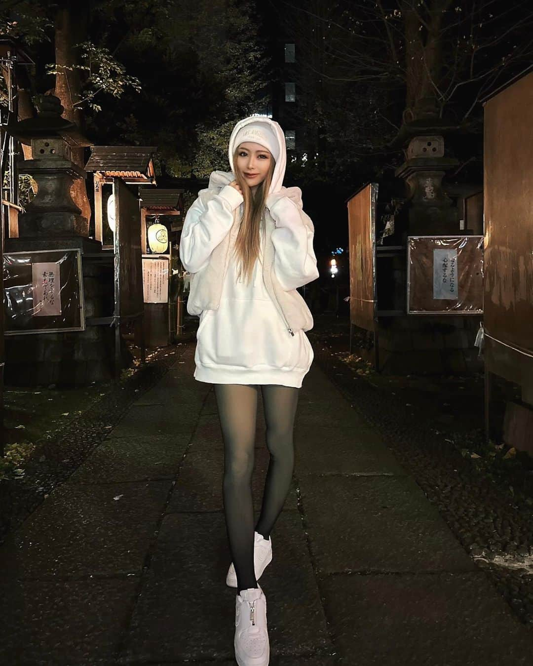 HARACHANさんのインスタグラム写真 - (HARACHANInstagram)「夜のお散歩❄️🤍 極厚タイツ履けば冬でも無敵☃️ #cyberjapan #nuts」12月29日 23時19分 - cjd_harachan