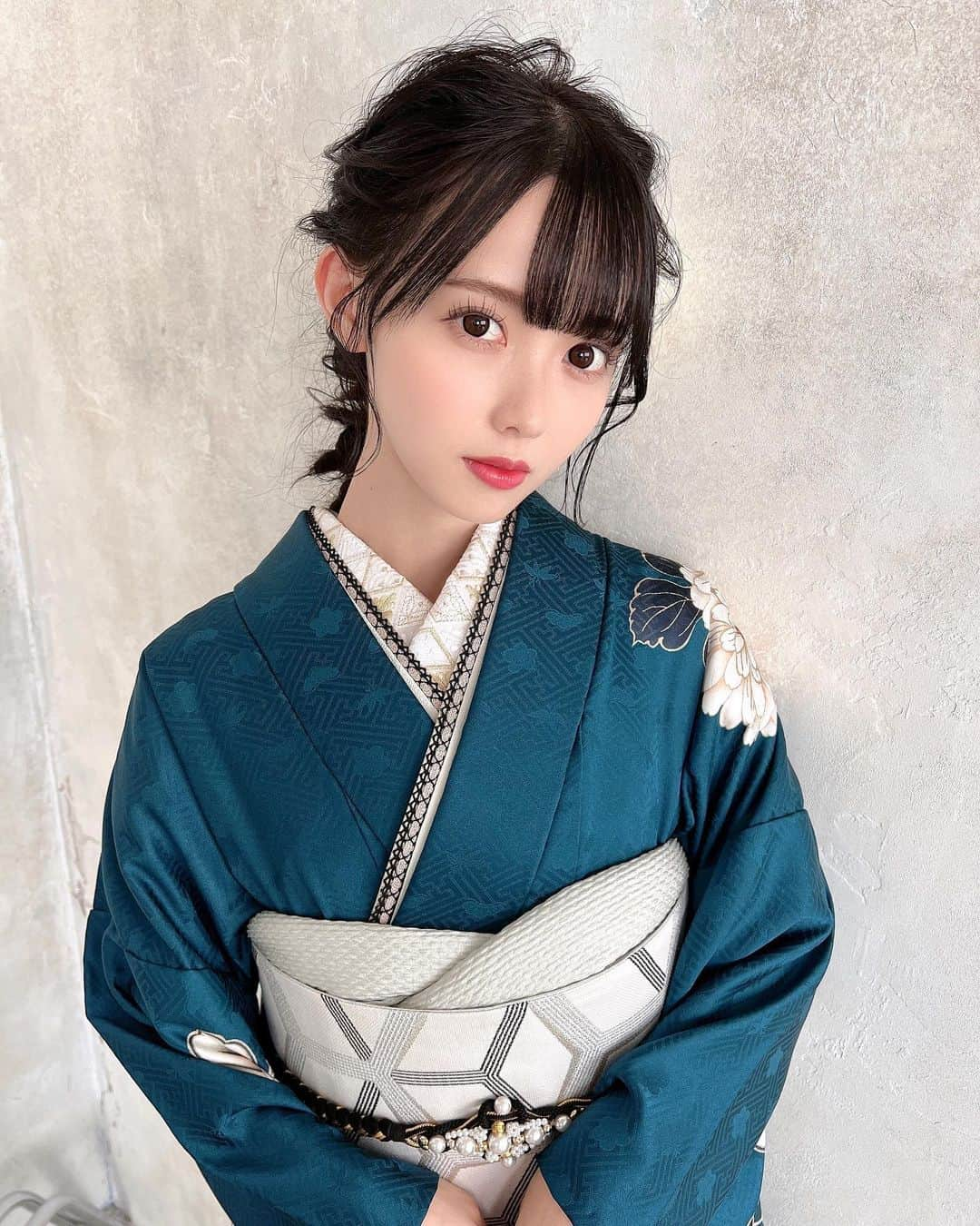 松本ももなさんのインスタグラム写真 - (松本ももなInstagram)「和服好き？🎀ིིིིྀ 私の好きを好きにさせちゃうよーー！！  この振袖の色味や帯の帯締めの相性が 天才過ぎて気に入ってます🥹  普段好きな色味やデザインばかり選んでしまって 新たな色やデザインに出会えるのって モデルさんならではの幸せだながと思っています💕  みんなのおかげだね いつもありがとう👘  @nihonbashimarujo_furisode #ナナイロ #振袖 #日本橋丸上 #丸上 #振袖ヘア #成人式 #成人式ヘア #成人式振袖 #kimono #和服 #kimonostyle #高嶺のなでしこ #pr」12月29日 23時26分 - momona.1012