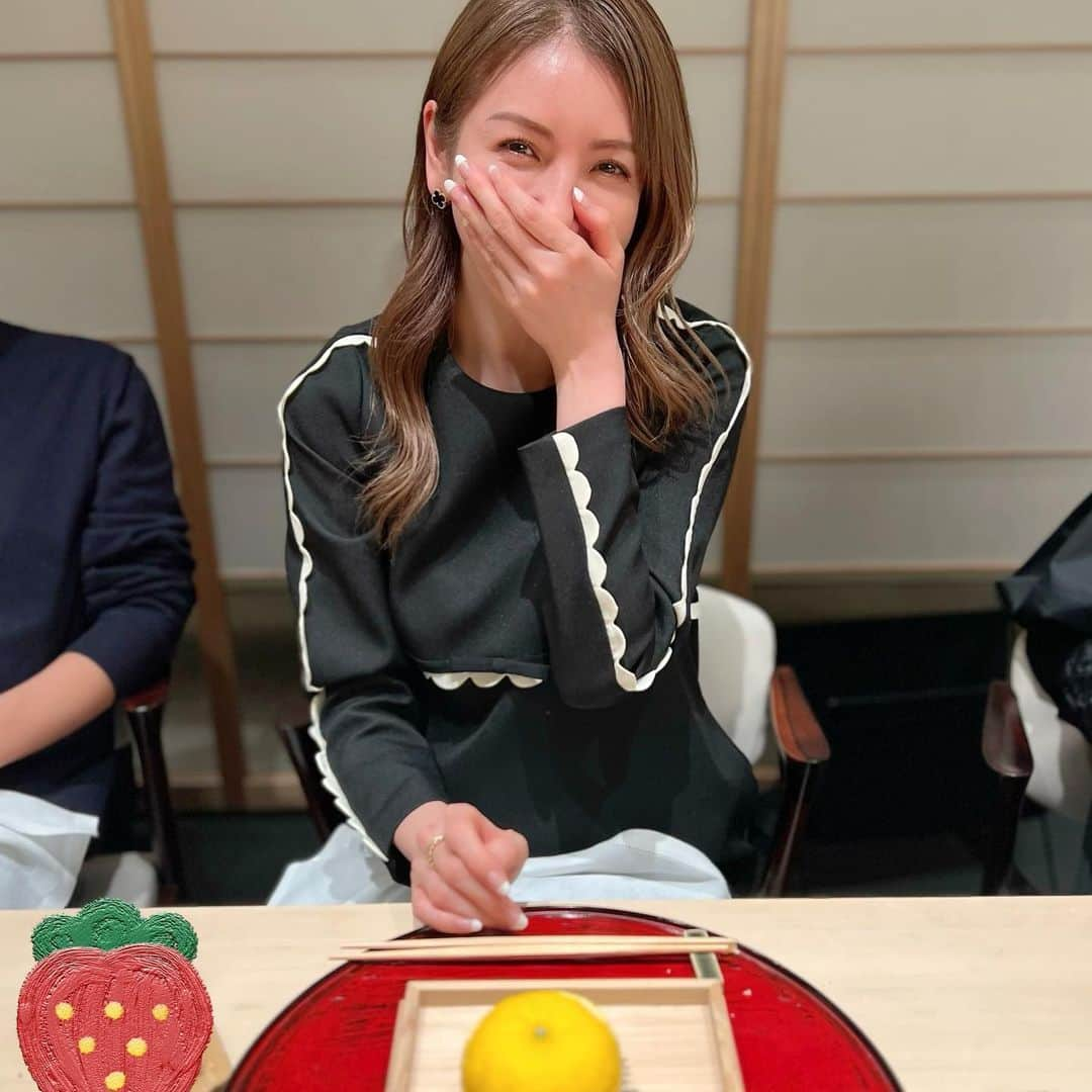 美香さんのインスタグラム写真 - (美香Instagram)「美味しいって 美しいと同じぐらい気持ちいい。  ふんわりほわほわあたたかく 酔った夜🍶🌙💖  #末冨 #日本酒🍶🌙」12月30日 10時36分 - mikaofficial99