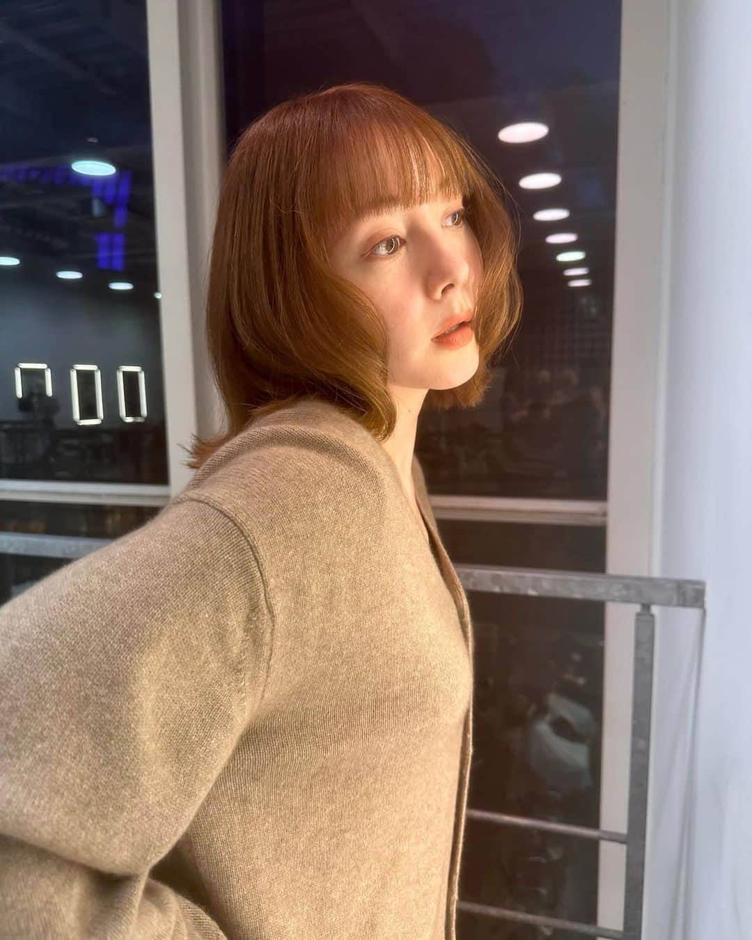 トリンドル玲奈さんのインスタグラム写真 - (トリンドル玲奈Instagram)「今年最後のヘアーメンテナンス☺️😌  今日は家の掃除もできた🧹  明日はお昼に野菜ときのこたっぷりすきやき作って、夜はおそばを食べて…♡  ゆっくり過ごします。  ん〜、楽しみだ🥰  カーディガン　@auralee_tokyo マフラー　@marni」12月30日 19時28分 - toritori0123