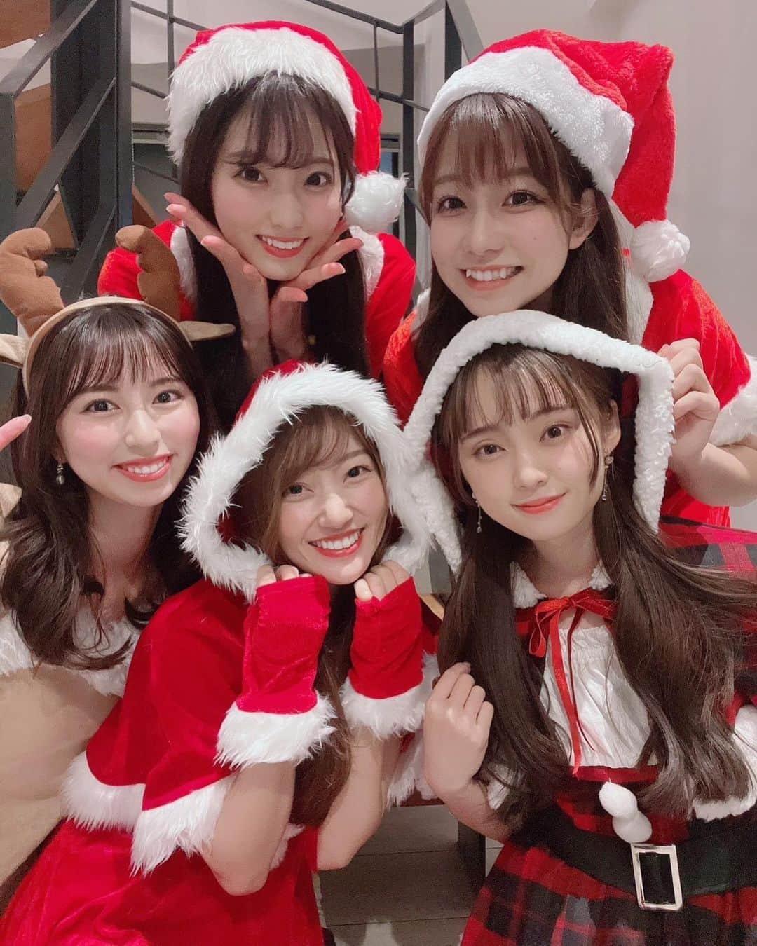 山下七子さんのインスタグラム写真 - (山下七子Instagram)「今年はクリスマス女子会も出来て嬉しかったなあ〜👧🏻💞🎁🎄✨  #クリスマス#クリスマス女子会#女子会#hotelmei #サンタコス #福岡県#ホテル女子会 #クリスマスプレゼント」12月30日 20時46分 - yamashita_nanako