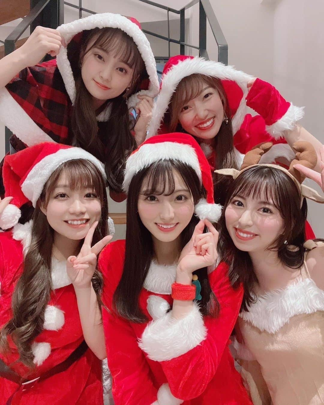 山下七子さんのインスタグラム写真 - (山下七子Instagram)「今年はクリスマス女子会も出来て嬉しかったなあ〜👧🏻💞🎁🎄✨  #クリスマス#クリスマス女子会#女子会#hotelmei #サンタコス #福岡県#ホテル女子会 #クリスマスプレゼント」12月30日 20時46分 - yamashita_nanako