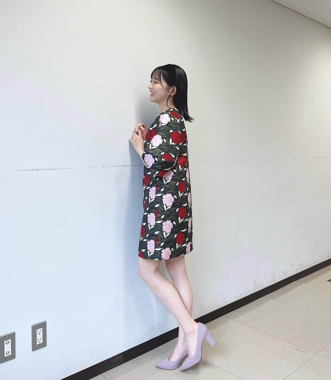 久間田琳加さんのインスタグラム写真 - (久間田琳加Instagram)「2022年最後の衣装写真🤳♡ りんか丈もたくさん着ました〜！ そして、 今年も1年ありがとうございました🌼 色んな写真を見返してしまうほど、笑顔たくさんの年になった気がします☺️ あっという間で、今までで1番短く感じました！！ みなさんはどんな年になりましたか？？ 良いお年をお迎えください🐰🎍 #2022 #りんか丈」12月30日 21時59分 - rinka_kumada0223