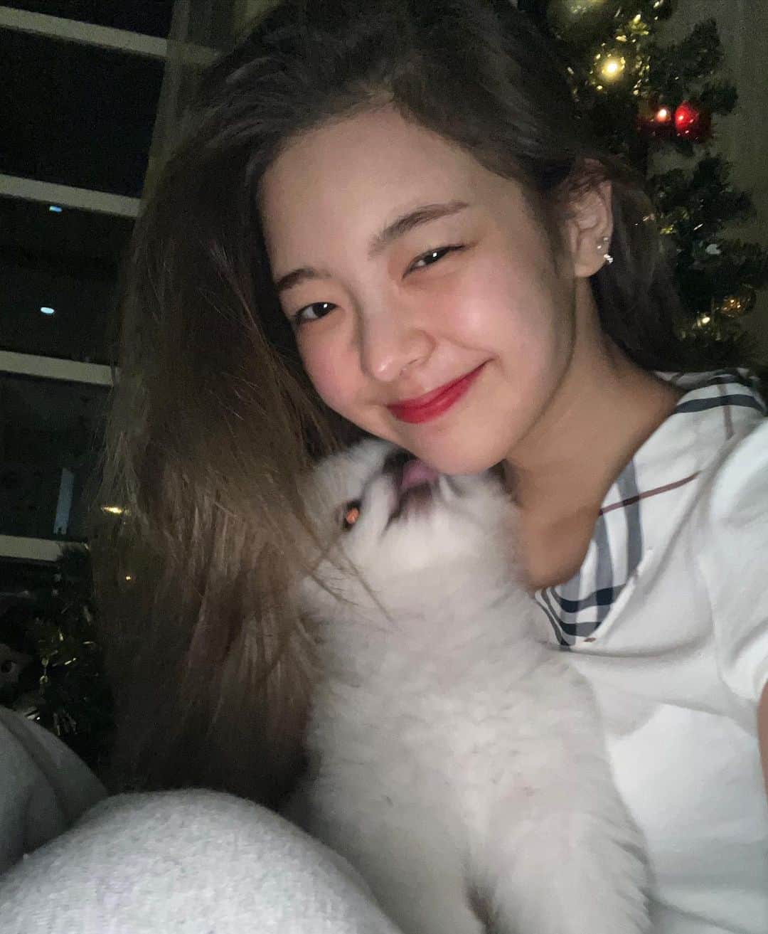 ITZYさんのインスタグラム写真 - (ITZYInstagram)「Christmas memories spent with your loved ones stay in your heart for a long time❤️ That’s why we're always singing about last Christmas😉」12月30日 23時57分 - itzy.all.in.us