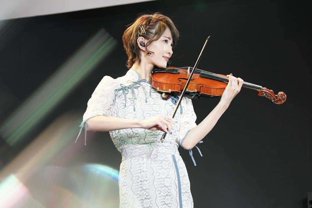 AYASAさんのインスタグラム写真 - (AYASAInstagram)「☺︎☺︎☺︎ とても楽しそうですね🥰 良き年末をありがとうございました🫶 ・ ・ #あやたみんず慰労会  #Ayasa #Ayacircle #あやたみんず #あやたみんずは優しい世界 #violin #violinist #バヨリン弾き」12月31日 3時04分 - ayasa_doya