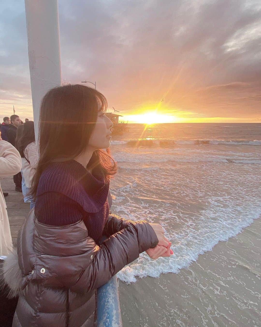 橘沙奈さんのインスタグラム写真 - (橘沙奈Instagram)「* 日本は大晦日だね🎍！  毎年思うけど1年が本当にあっという間🙌 去年の今頃はアメリカで年末年始を 過ごすとは思ってなかったなー🇺🇸 写真はサンタモニカビーチの夕陽🌅  そして今年も大変お世話になりました✨ いつも素敵なコメントなどなど ありがとうございます🥰 みんなからの暖かい言葉のおかげで 励まされる事も多いし、 楽しくSNSを続けられてます🎶  みなさんも素敵な年末年始になりますように🌈 良いお年をお迎えください😊✨ * * * * * * * * * * * * * * * * * * * * #大晦日 #今年もありがとうございました  #良いお年を #🌈 #🙏 #santamonica #santamonicabeach」12月31日 15時00分 - an.an.0706