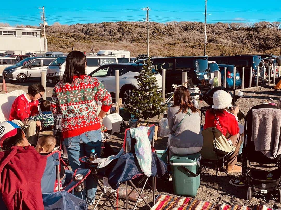 佐々木志織さんのインスタグラム写真 - (佐々木志織Instagram)「🎄🌊 .  天気も良くて暑いくらいの 最高だった12/25  .  #海#鎌倉#由比ヶ浜#材木座#森戸#逗子#素敵女子#BBQ#sup#surfing#自然#神奈川#横須賀#三浦海岸#水着#小麦肌#日焼け#ビキニ海#美ボディ#健康美#高身長女子#ビジョビ#トレーニング#ジム#トレーニング女子#フィットネス#sea#ocean#Xmas#Christmas」12月31日 18時17分 - shiorio118