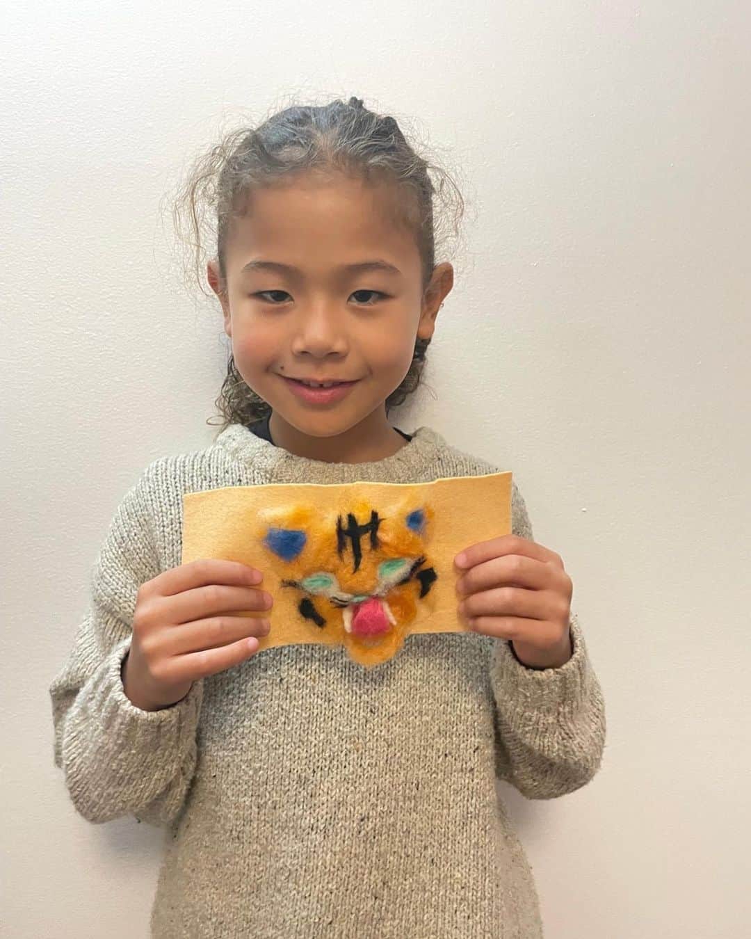 光浦靖子さんのインスタグラム写真 - (光浦靖子Instagram)「手芸　子供部 お題　虎とお花 カナダの子供は、ヤスコさーん、ヤスコさーん、と言いながら、私に登ろうとします。可愛いです。人気者です。」12月31日 18時24分 - yasukomitsuura