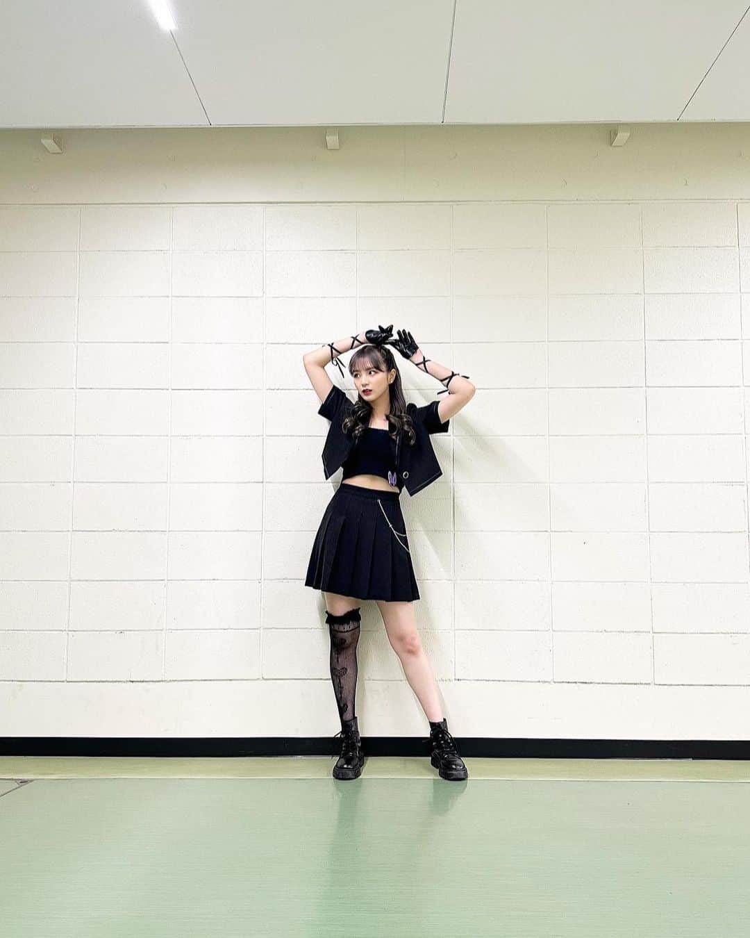 愛来さんのインスタグラム写真 - (愛来Instagram)「☁︎  ももいろ歌合戦に出演させて頂きました！  今年も豪華な出演者のみなさんと一緒に 出演できて本当に嬉しかったです☺️  来年も呼んで頂けますように！  #ももいろ歌合戦 #AKB48 さん #元カレです #AMEFURASSHI #愛来」12月31日 22時13分 - amefurasshi_aira_official_
