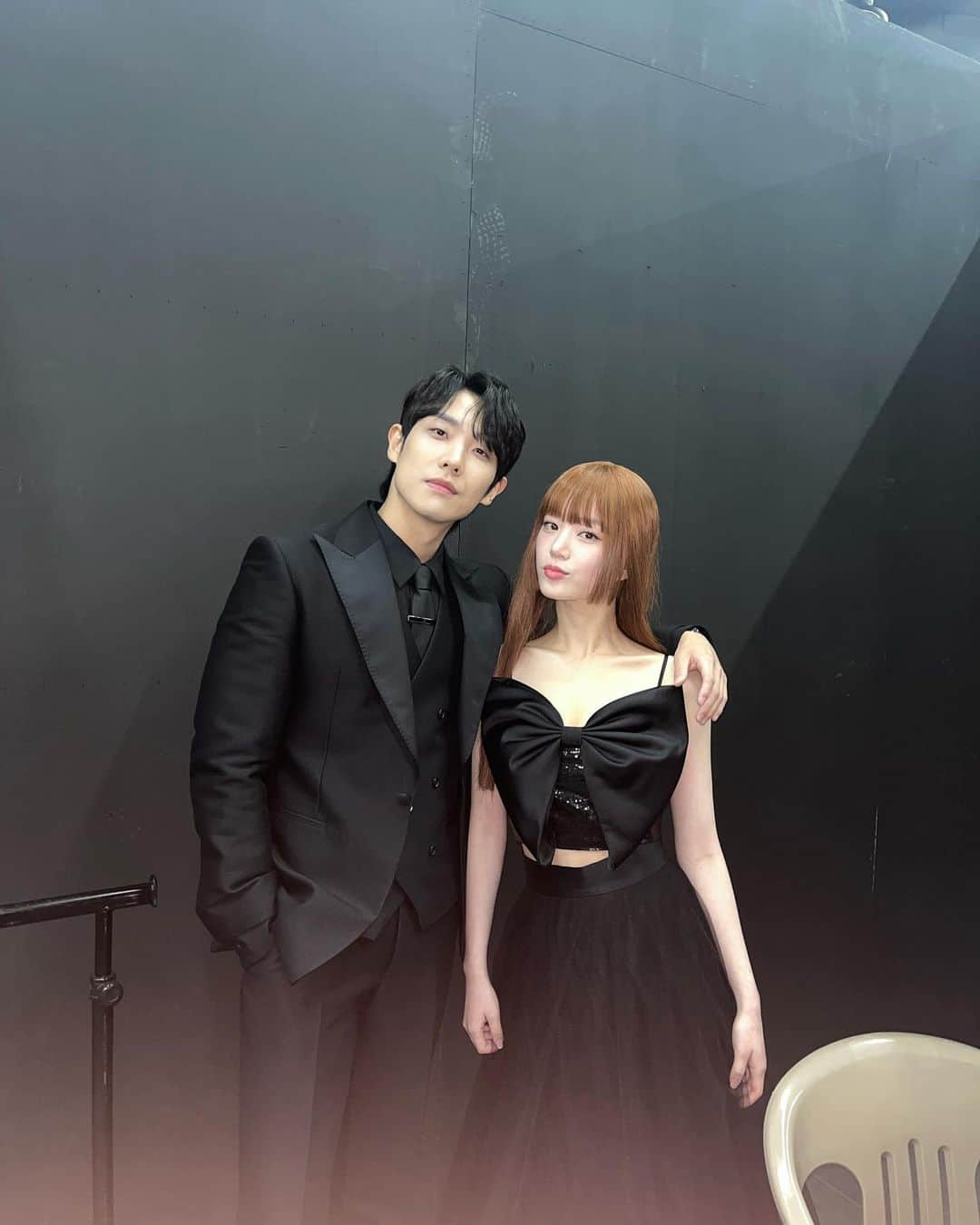 イ・ユビさんのインスタグラム写真 - (イ・ユビInstagram)「🖤  1년동안 재밌는 드라마 만들어주신 모든 스탭분들 감사드려요 👏🏻 내년엔 7인이온당>_< 해삐뉴이어 😈🥳 #sbs연기대상 #7인의탈출 #준오빠왜인스타안해」12月31日 22時26分 - yubi_190