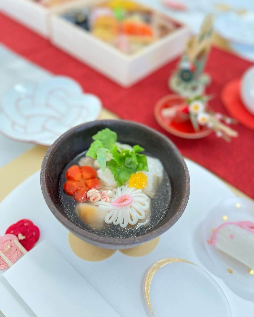 美香さんのインスタグラム写真 - (美香Instagram)「HAPPY NEW YEAR🐰🎍🧧🇯🇵  初詣から戻り 今日は一日のーんびり💗  ずーっと食べてます🙊 みんなは何してますか？」1月1日 16時03分 - mikaofficial99
