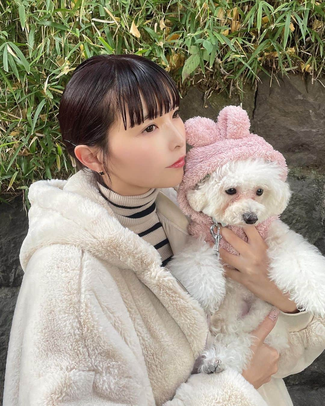 ききまるさんのインスタグラム写真 - (ききまるInstagram)「あけましておめでとうございます⛩🐰 今年もよろしくお願いします🐈🐩💖 . 新年の抱負は昨日の投稿で書いたので控えます✨ . ききまる  . .  ----------------------  💠@kikigram_97 ←インスタ歴10年フォロワー42万人 💠-13kgダイエット成功リバウンド無し (ハイライトにまとめてあります) 💠1997.08.21 168cm 💠骨格ウェーブandナチュラル　イエベ秋 💠猫と犬との幸せな暮らし 💠事務所無所属(フリーランスインフルエンサー) →お仕事ご依頼はDMにて📩🤲🏻 💠TikTok♪、Twitter🕊も 💠KADOKAWAさんから写真集発売中 ！ 詳しくはプロフィールのURLから 💠会員制限定写真はハイライトの「裏垢」から ↑毎日投稿してます！応援よろしく❤︎ . フォロー、保存、コメント喜びます✨      　@kikigram_97   ----------------------------- . . . . #年末年始　#2022年　#大晦日　#年末 #振り返り　#年越し　#年越し　#投稿納め　#起業　#写真集　#写真集発売  #起業女子 #起業家女子 #世界旅行　#インフルエンサー　#インフルエンサーマーケティング #インスタグラマー #インスタグラマーへの道 #新年の抱負」1月1日 17時56分 - kikigram_97