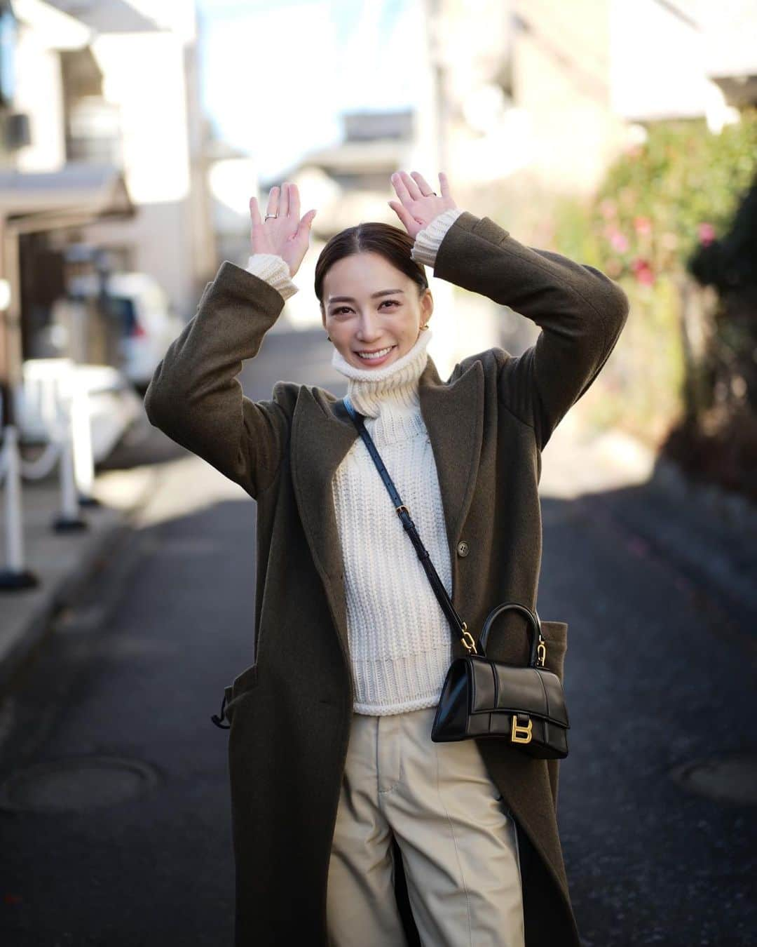 中島ケイカさんのインスタグラム写真 - (中島ケイカInstagram)「卯年🐰 ※私は申年(笑)  元旦の朝はいつも清々しい気持ちになります。 一年がまた始まる。  今年はどんな一年になるのか どんな未来が待ってるのか とっても楽しみです🤍🤍  そんな今日の私服。 タグつけてるので見てね✨  #outfit #ootd #coordinate #fashion #ambient #zara #balenciaga #searoomlynn」1月1日 18時02分 - kathy_tan529