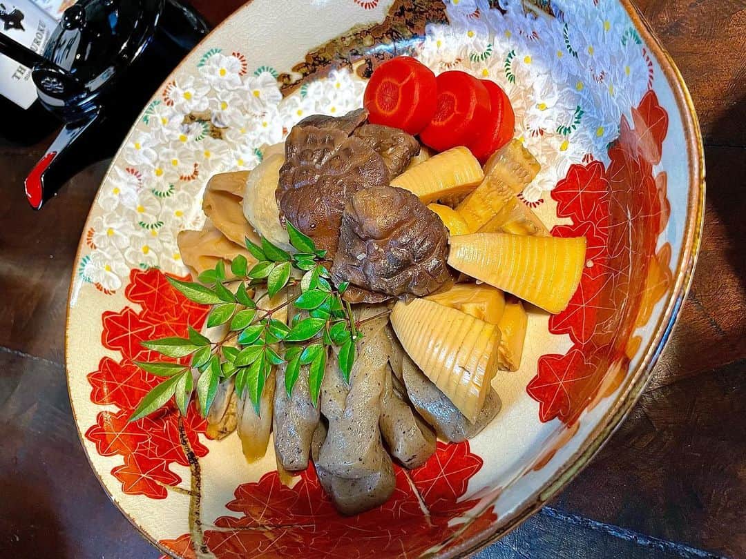 西谷麻糸呂さんのインスタグラム写真 - (西谷麻糸呂Instagram)「今年のお節🎍 家族で作りました☺︎☺︎  * * * #おせち料理 #おせち #お正月 #2023」1月1日 18時50分 - mashiron21