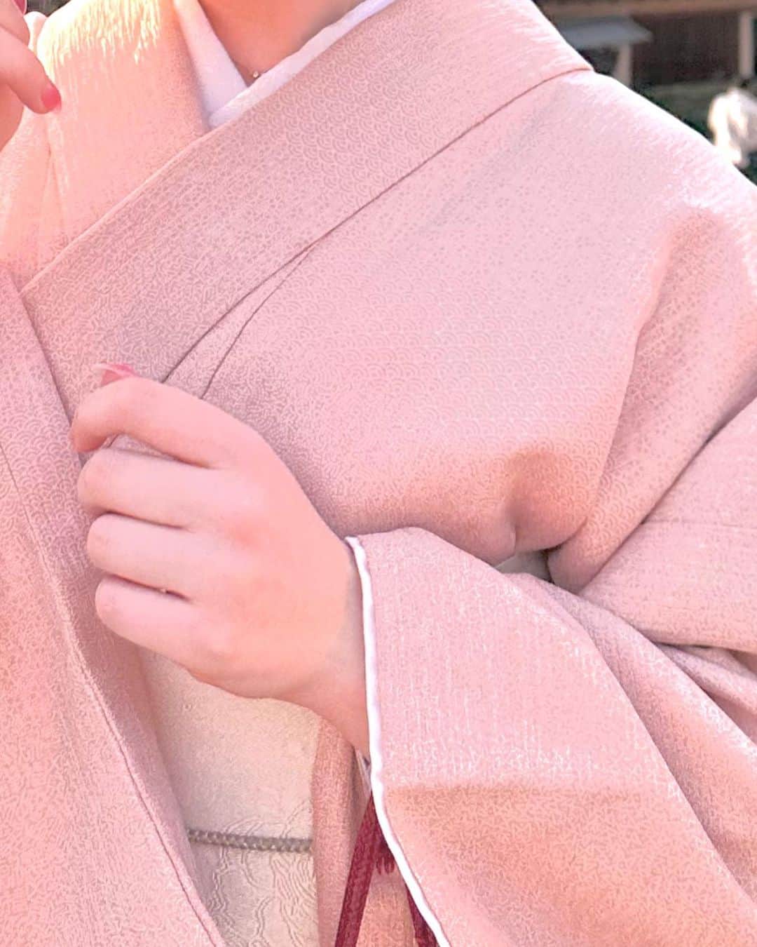 OJasさんのインスタグラム写真 - (OJasInstagram)「あけましておめでとうございます🎍💕💕 今年は去年よりもっとたくさんいっぱい笑いたい！！ そして夢に向かってたくさん頑張りたいです🫡✨ いっぱいいっぱい応援してください🥹💓 今年もよろしくお願いします🥰🙌 #2023 #happynewyear #pink #着物 #kimono #04」1月1日 19時54分 - ojas514