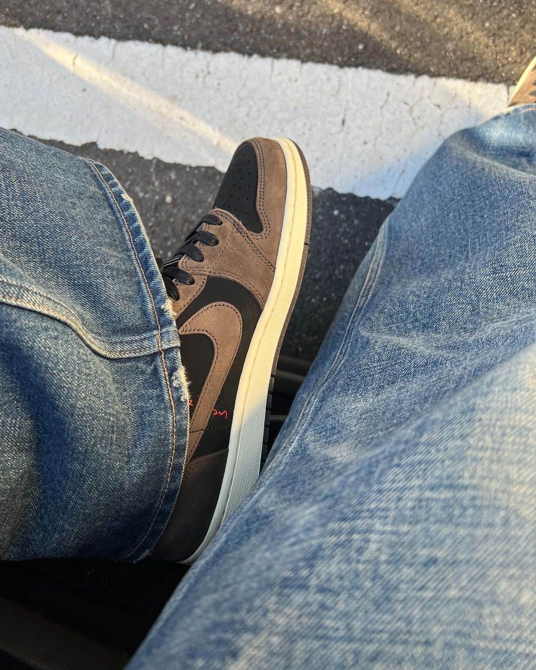 やまとさんのインスタグラム写真 - (やまとInstagram)「Happy New Year🎍  Jacket: @dsquared2  Jeans: @celine  Kicks: @nike × @travisscott  #sneakers #y_kicks」1月1日 20時47分 - com.yamato