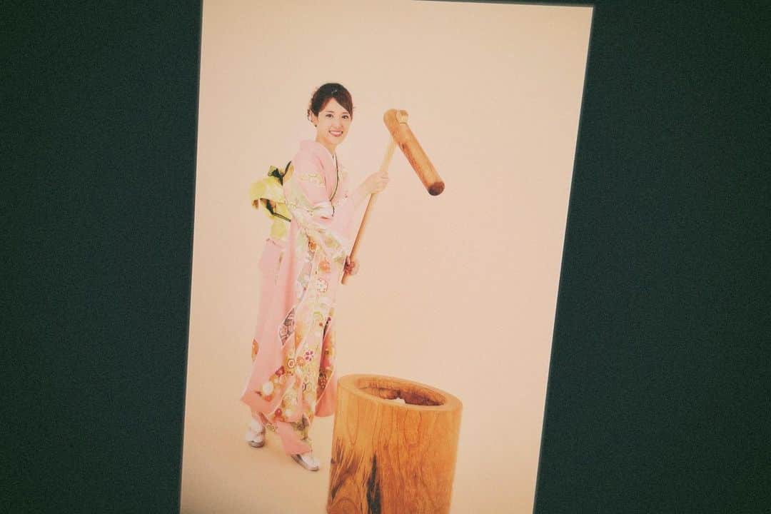 松村沙友理さんのインスタグラム写真 - (松村沙友理Instagram)「🍎  2023年  あけましておめでとう御座います🌅  今年もたくさん笑って 幸せな一年になりますよーに♡  2023年のさゆりんごも 応援よろしくお願いします📣  #謹賀新年」1月1日 22時49分 - matsumura_sayuri_official