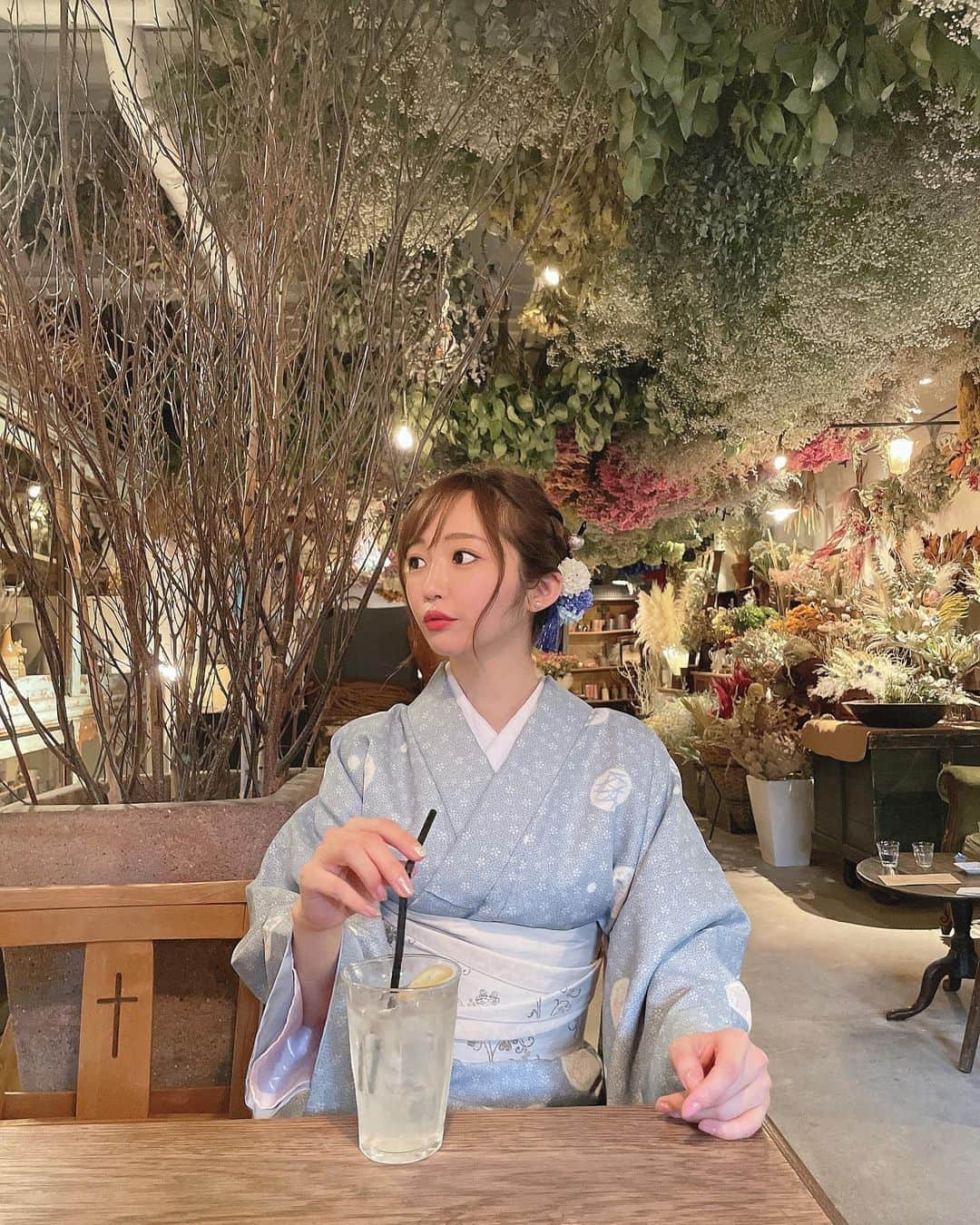 藤田かんなさんのインスタグラム写真 - (藤田かんなInstagram)「🎍  明けましておめでとうございます＾＾!!  今年は20代最後の年なので 1日1日を大切に過ごし、基盤をしっかり固め 躍進の年にしたいです✍🏻  満足がいく1年になりますように…🐰🪄  今年もよろしくお願いします🐇💕  #お正月 #元日 #着物 #お花屋さん #京都」1月1日 23時11分 - rosycanna518