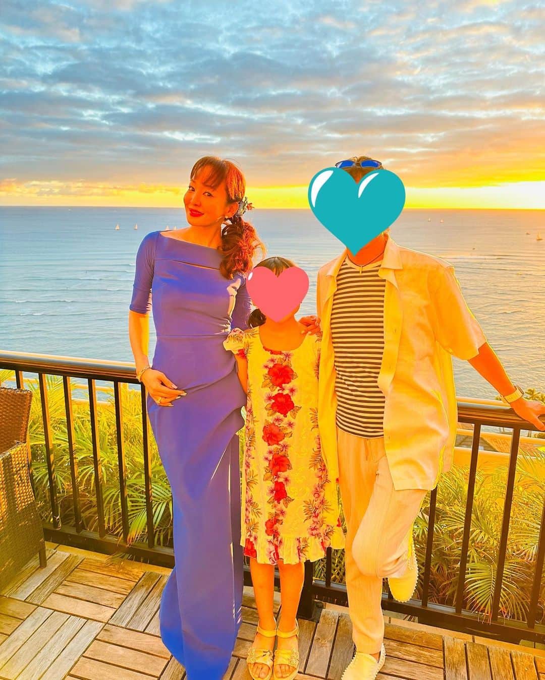 神田うのさんのインスタグラム写真 - (神田うのInstagram)「2022年を締めくくる最後のパーティーは恒例のインペリアルホテルの最上階にあるオーシャンスイートにて☺️✨ @ocean.suite.waikiki  美しい海と空🌤 風と空気を感じながら🏖 素晴らしいサンセットも展望出来る私が HAWAIIで大好きな場所です☺️✨  こちらに住んでいる友人達💕と日本から来ている友人達💕と大人も子供も一緒に楽しいひと時を過ごせてとてもHappyな時間でした🤣❤️ @ocean.suite.waikiki  @couturenaoco_wedding_hawaii   #2022年#最後のパーティー#2022年を締めくくる#パーティー#party#オーシャンスイート#ハワイ#hawaii#oceansuite#oceansuitewaikiki#オーシャンスイートワイキキ#インペリアルホテルハワイ#神田うの#unokanda」1月2日 6時38分 - unokandaofficial