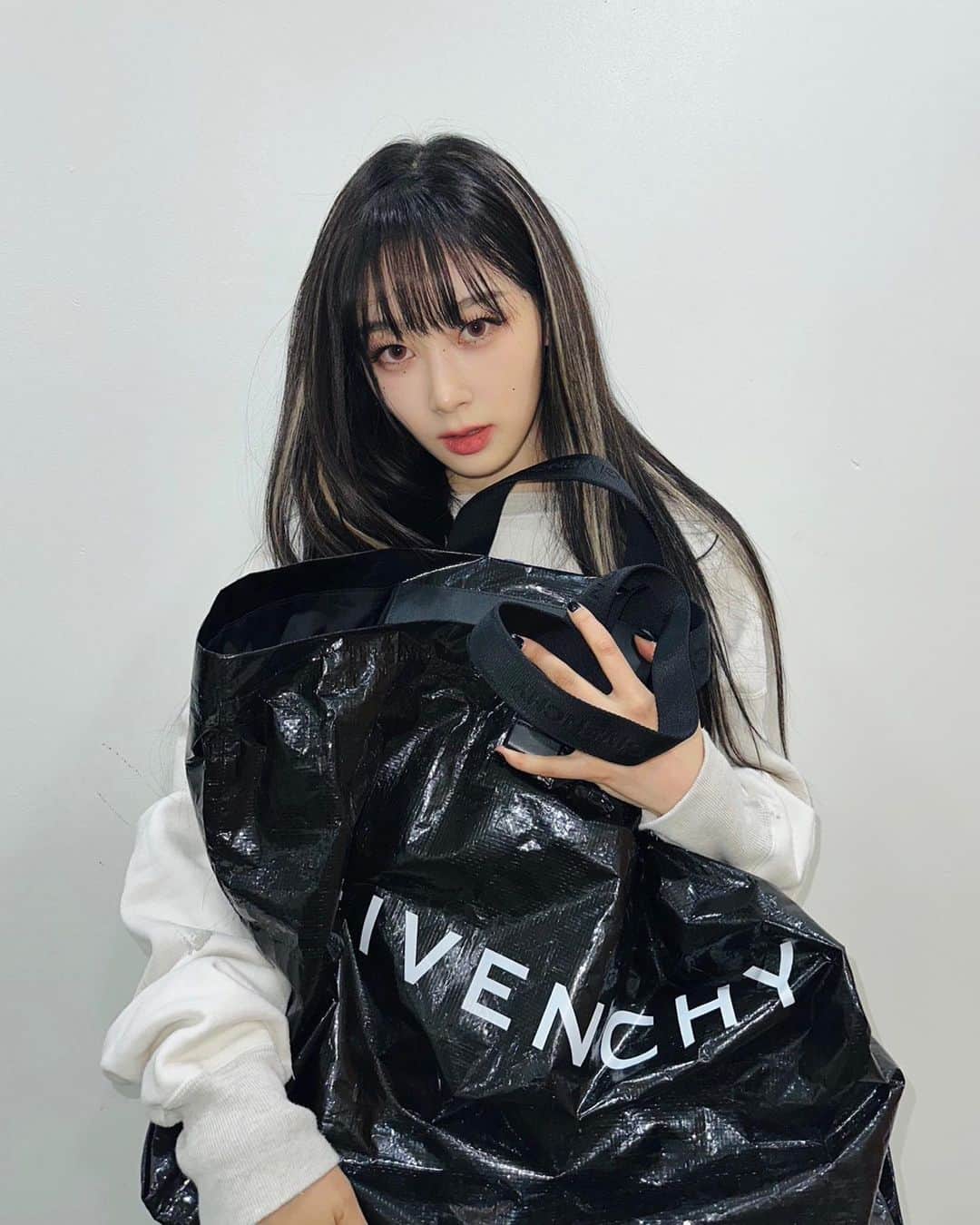 aespaさんのインスタグラム写真 - (aespaInstagram)「Thank you for @givenchy #givenchy  #aespa #GISELLE」1月2日 12時05分 - aespa_official
