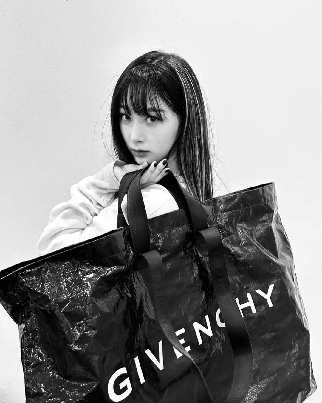 aespaさんのインスタグラム写真 - (aespaInstagram)「Thank you for @givenchy #givenchy  #aespa #GISELLE」1月2日 12時05分 - aespa_official