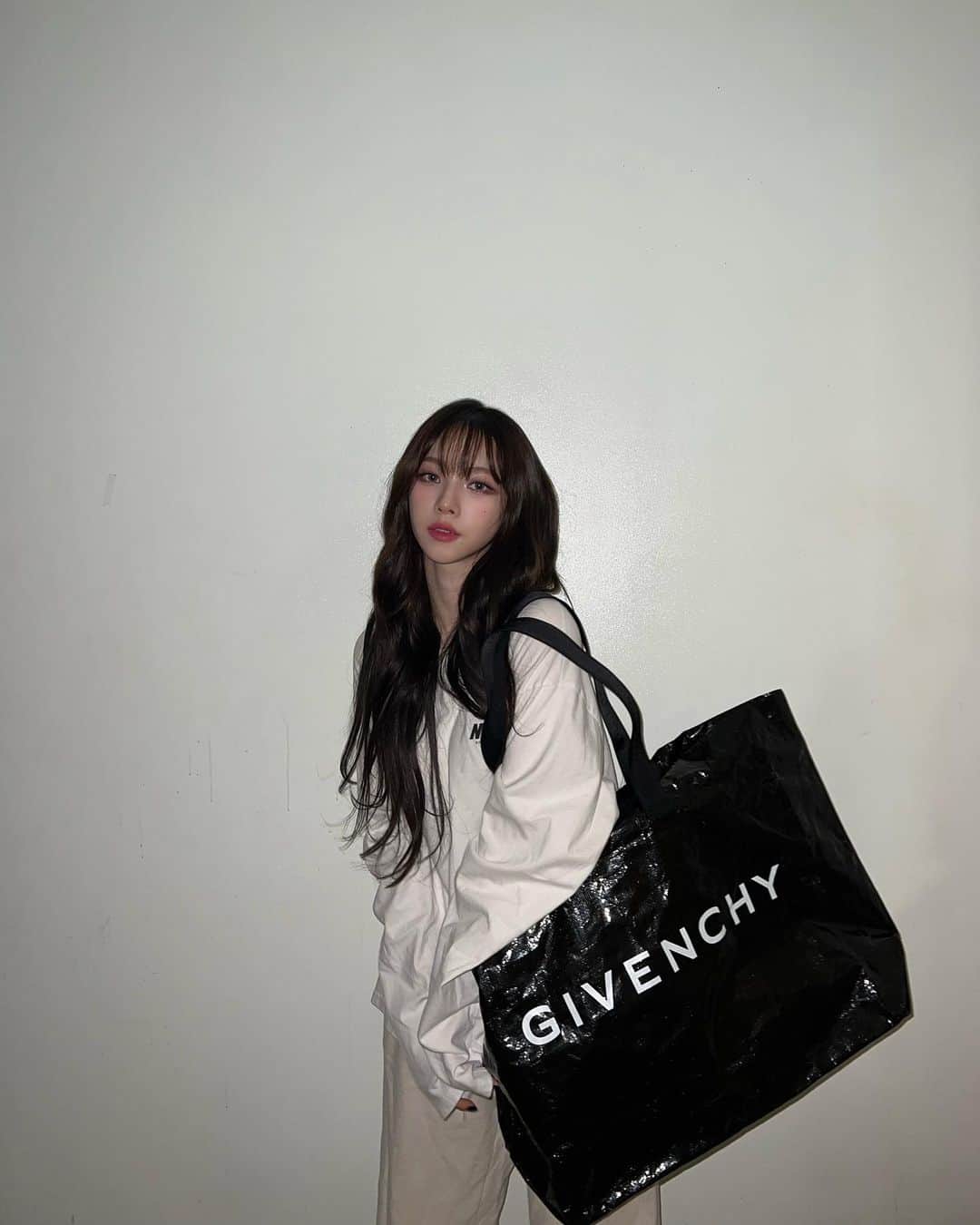 aespaさんのインスタグラム写真 - (aespaInstagram)「Thank you for @givenchy #givenchy  #aespa #KARINA」1月2日 12時06分 - aespa_official