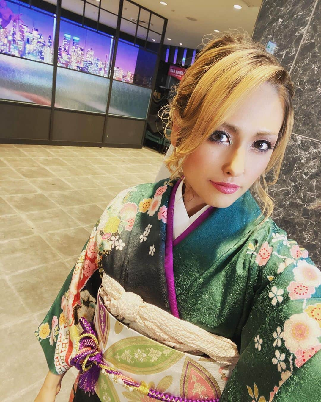 ジュリア・スターダムさんのインスタグラム写真 - (ジュリア・スターダムInstagram)「今年の振袖！ #あけましてスターダム #stardom #DDM #Donnadelmondo #マフィアベラ　#mafiabella #OMG #バリバリボンバーズ #BX3 #prowrestler  #joshipuroresu  #giulia #スターダム　#ドンナデルモンド　#ジュリア #女子プロレス　#女子プロレスラー」1月2日 16時49分 - 0221giulia