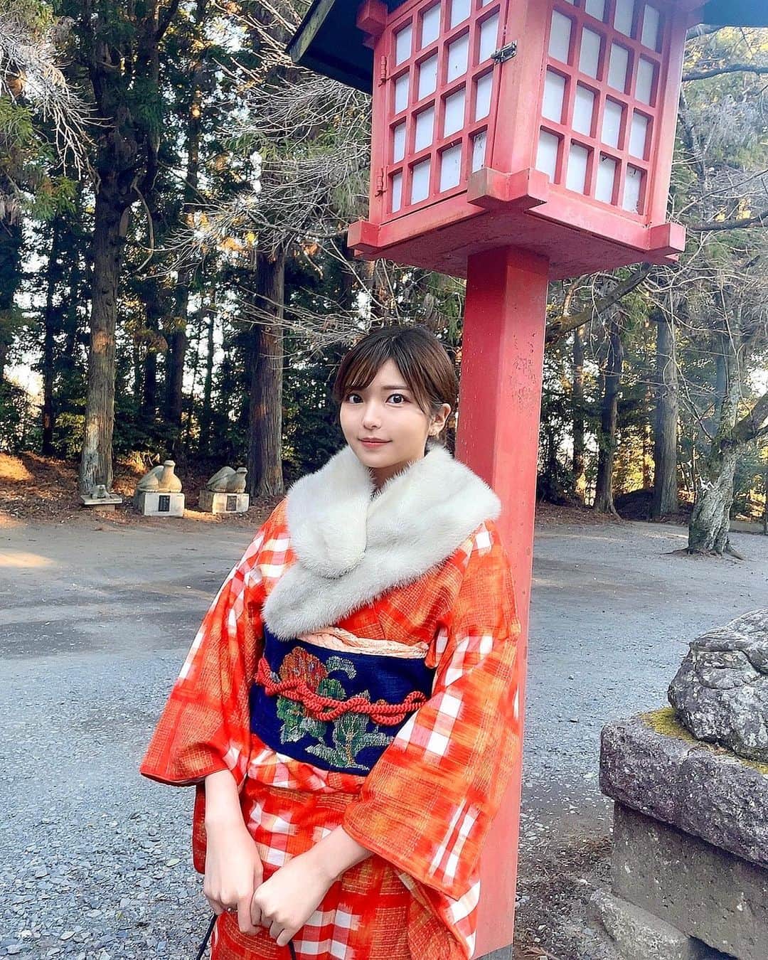 西谷麻糸呂さんのインスタグラム写真 - (西谷麻糸呂Instagram)「参拝へ行ってきました⛩  今年はお母さんが昔着ていたオレンジの着物で👘🍊  なんかビビってしまい、おみくじは引きませんでした。笑」1月2日 18時04分 - mashiron21