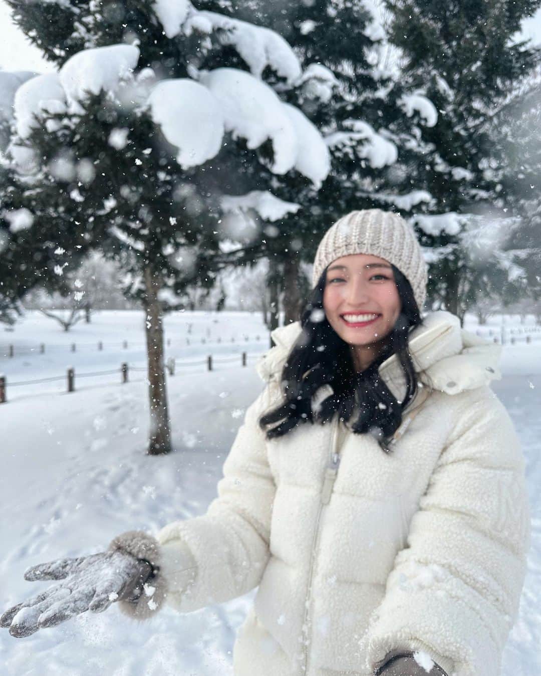 山賀琴子さんのインスタグラム写真 - (山賀琴子Instagram)「一日遅れましたが、明けましておめでとうございます！  今年も笑顔溢れる一年にしましょう😊✨  旭川は今日も雪でした☃️  #2023」1月2日 18時28分 - kotokoyamaga