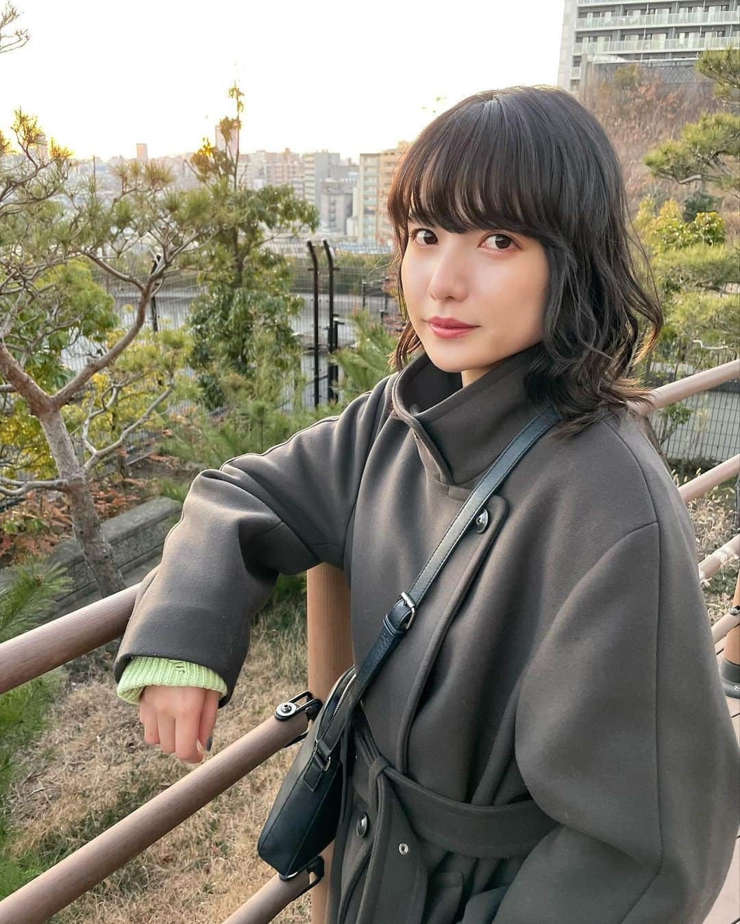 樺澤まどかさんのインスタグラム写真 - (樺澤まどかInstagram)「ヘアチェンジ  パーマかけました🖐  めちゃくちゃお気に入り。  今回も字は下手だけど スーパー美容師な栃木さん🔥 @yt1214_sac   ありがとうございます〜  4枚目は奇跡の一枚  #樺澤まどか  #パーマ#ヘアチェンジ#ウルフ#ウルフパーマ#イメチェン#正月#正月休み#冬#冬コーデ#ウィンターファッション#winter#winterfashion」1月2日 19時52分 - kabasawa_madoka