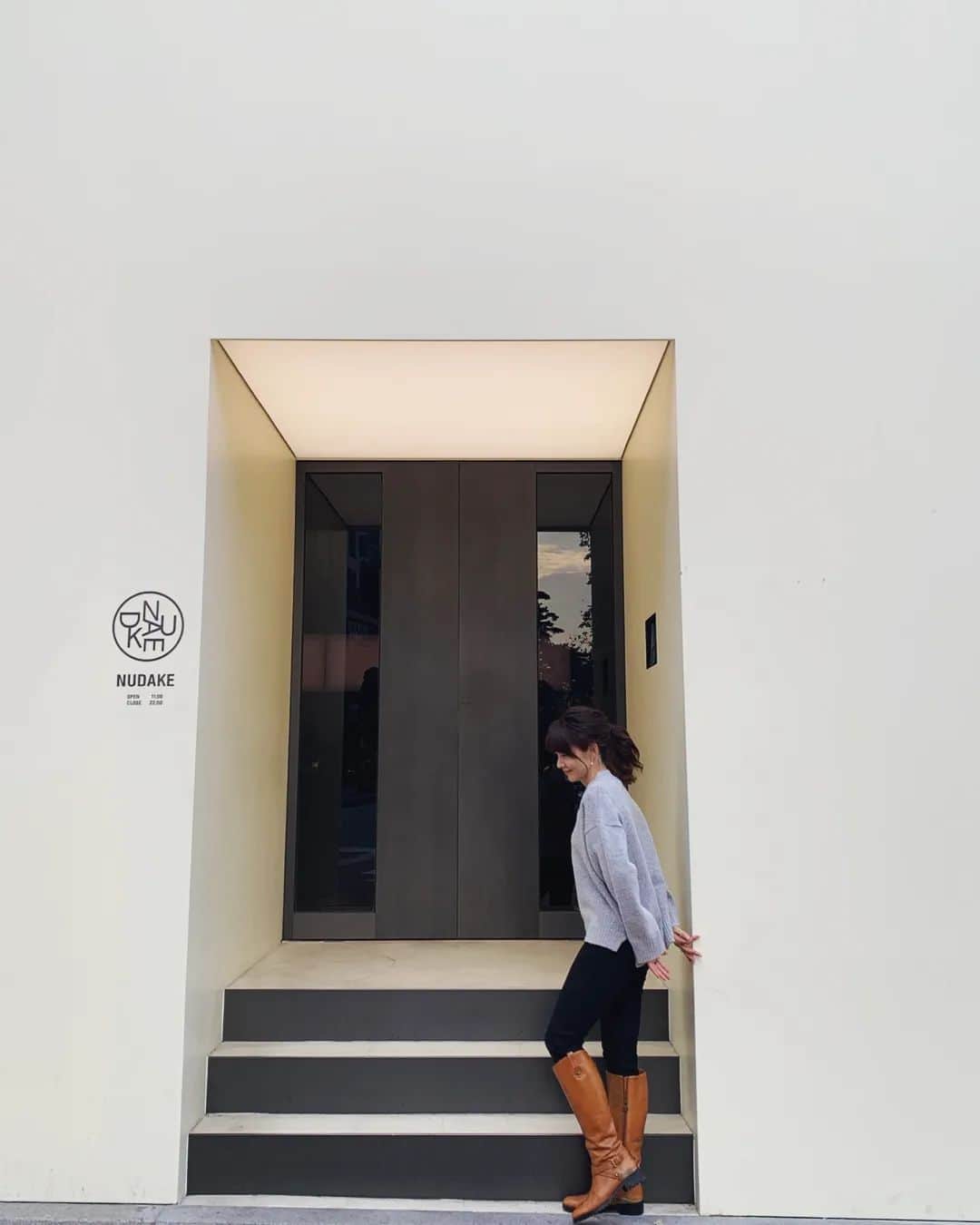 阿部美穂子さんのインスタグラム写真 - (阿部美穂子Instagram)「🍫 聖水＝ソンスにある デザートのディスプレイがまるで art 🖤美術館のようなカフェ 📸by saliy83😘 Nudake/ヌデイク❤️（☕•᎑•☕） #성수동카페#누데이크#nudake」1月2日 20時30分 - miiko904