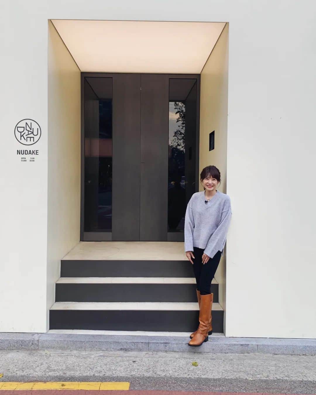 阿部美穂子さんのインスタグラム写真 - (阿部美穂子Instagram)「🍫 聖水＝ソンスにある デザートのディスプレイがまるで art 🖤美術館のようなカフェ 📸by saliy83😘 Nudake/ヌデイク❤️（☕•᎑•☕） #성수동카페#누데이크#nudake」1月2日 20時30分 - miiko904