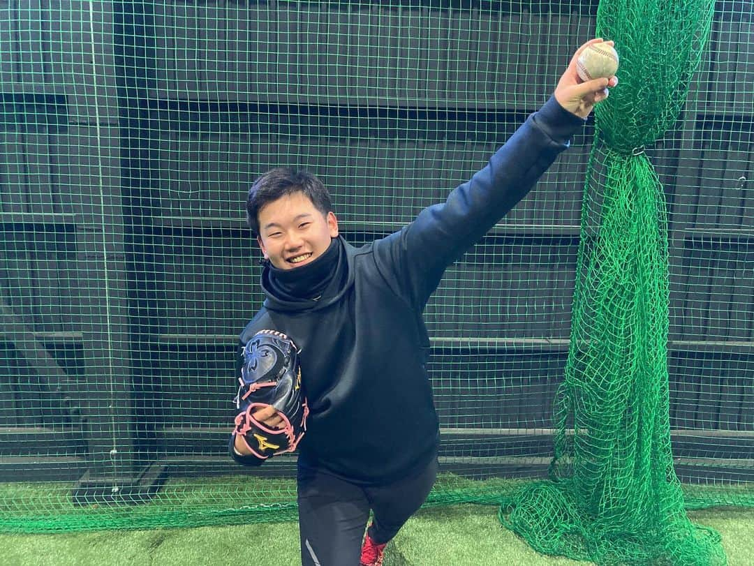 阪神タイガースさんのインスタグラム写真 - (阪神タイガースInstagram)「本日、#門別啓人 選手が、地元の北海道で自主トレ公開を行いました！ #門別啓人 選手 #自主トレ公開  #阪神タイガース  #ARE」1月3日 15時57分 - hanshintigers_official