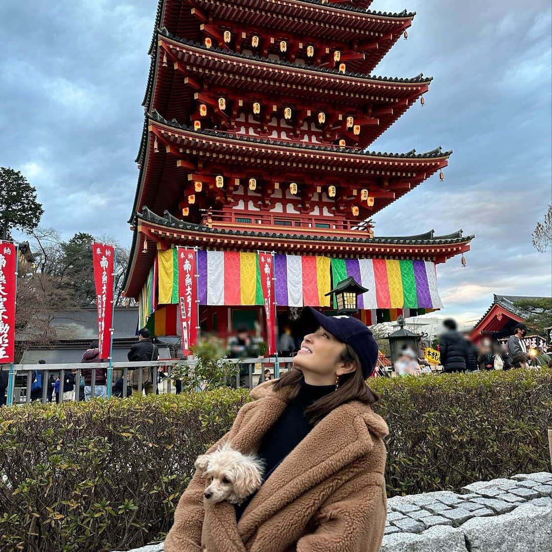 矢田亜希子さんのインスタグラム写真 - (矢田亜希子Instagram)「昨年と何も変わらずこうして普通に家族といられることが何よりも幸せ。感謝。 #初詣#お正月#三ヶ日#ここ数年の年末年始は旅行にも行かず#普通に過ごせることが何よりの幸せ#みんな笑顔でいられることに感謝」1月3日 17時13分 - akiko_yada