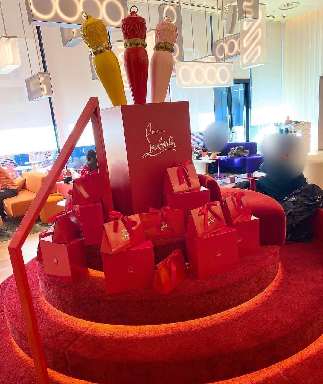 綾瀬りえさんのインスタグラム写真 - (綾瀬りえInstagram)「I went to Wosaka(@wosakahotel )✨  Christian Louboutin ‘s View of the world are expressed and there are W Osaka’s original menu. I would say that I was blown away by this ❤️  This event opens until January 31st. If you are interested in, Please go there ✨  Wosakaに行ってきました✨  ルージュルブタンの世界観を表現した、W大阪オリジナルメニューらしく世界観に圧倒されました❤️  １月３１日までらしいからぜひ気になる方はいってみて✨  #wosaka #クリスチャンルブタン #ルブタン #アフタヌーンティー #インスタ映え #赤 #カメラ女子 #初コラボ #オリジナルメニュー #louboutin #christianlouboutin #osaka #shinsaibashi #afternoontea #instagood #foodstagram #心斎橋カフェ #心斎橋 #関西 #関西モデル #世界観」1月3日 20時26分 - ayase1013rie