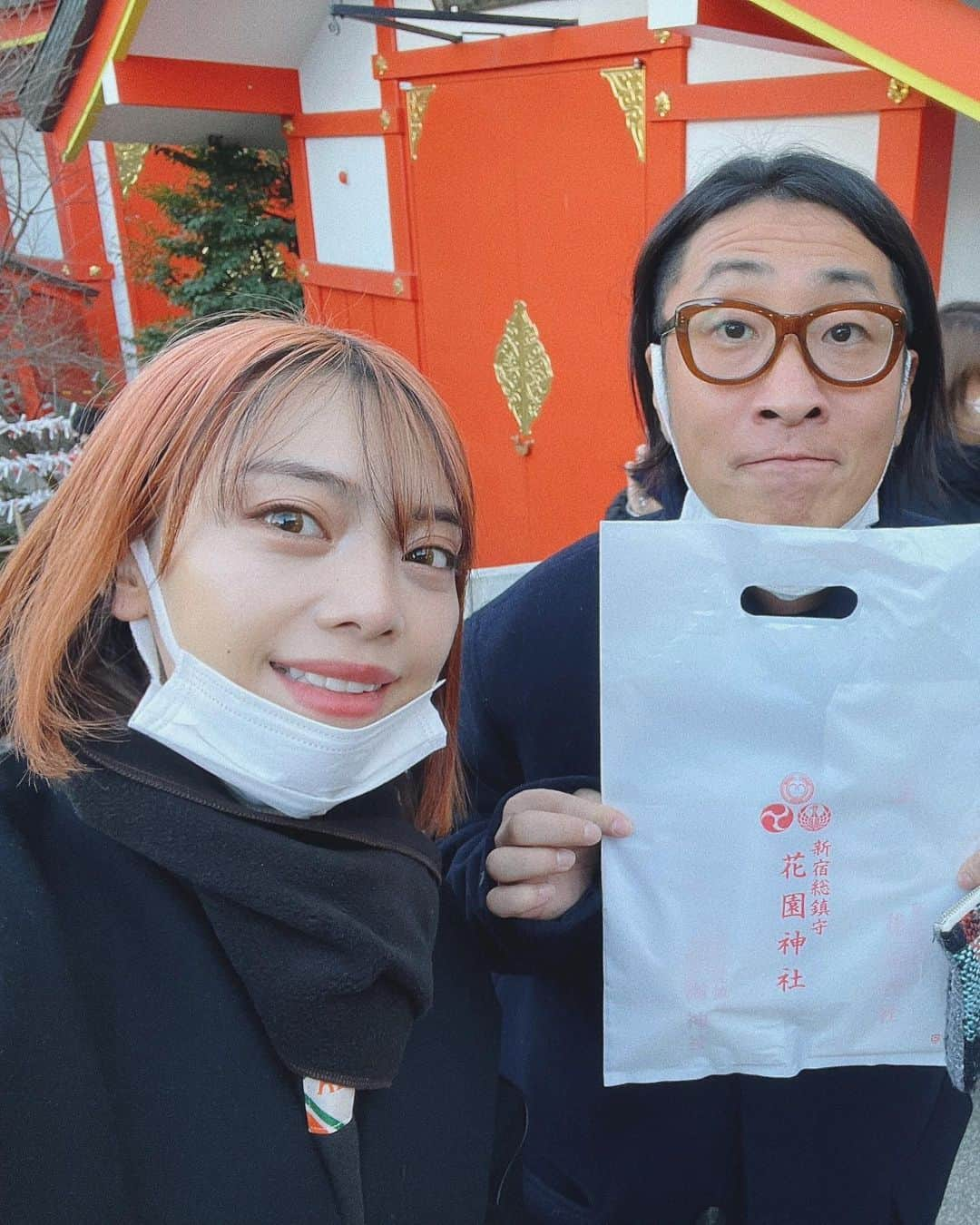 石川あんなさんのインスタグラム写真 - (石川あんなInstagram)「1月3日の藤堂家！  京王プラザホテル南園🍜🥟🥂 家族で新年会を楽しみました😙  街でクレープ買ったりして花園神社へ初詣！ 変なテンションで渋谷を回り、18時には爆睡😪 現在ベッドでアメリカごっこしてどうでしょう見てます！！！  #新年会 #初詣 #花園神社 #中華 #京王プラザホテル #クレープ #水曜どうでしょう #夫婦 #ゆってぃ #嫁ってぃ #藤堂家」1月3日 22時02分 - anna_iskw