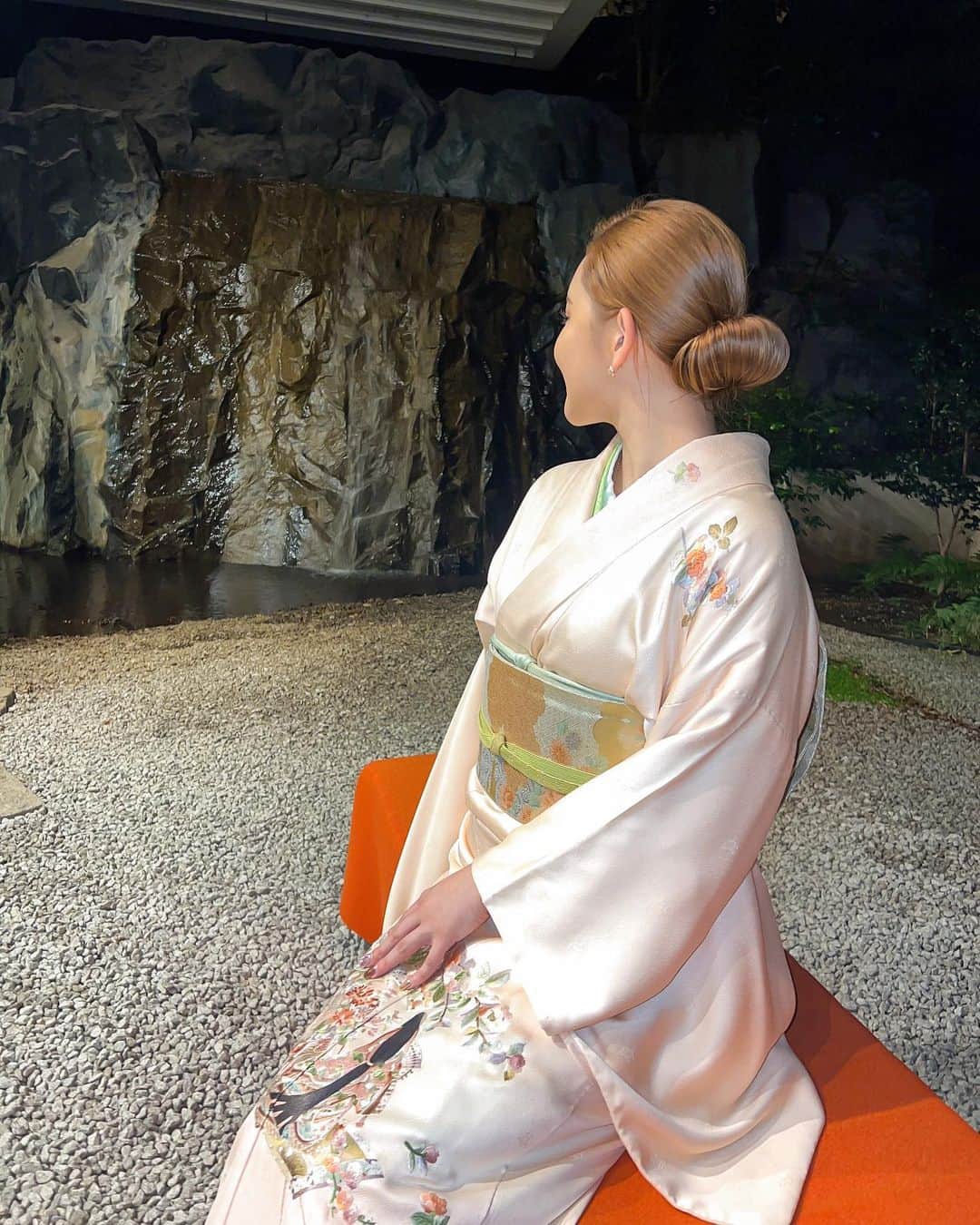 カレンさんのインスタグラム写真 - (カレンInstagram)「Happy New Year❤️👘🇯🇵🎍  #NewYear #2023 #japanesegirl #me #kimono」1月3日 22時27分 - cjd_karen