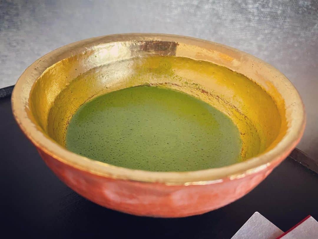 住吉美紀さんのインスタグラム写真 - (住吉美紀Instagram)「三ヶ日の締めは #菱葩餅 。大好き。味噌と牛蒡に感じるお正月。 今年も #抹茶 ライフを味わう所存。  #お茶は生きがい #塩野 #和菓子 #茶の湯 #茶道 #matcha」1月4日 8時57分 - miki_sumiyoshi