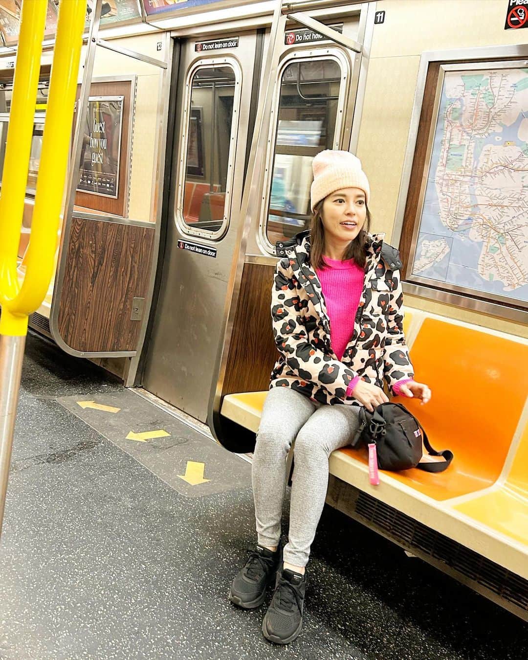 神田愛花さんのインスタグラム写真 - (神田愛花Instagram)「たまたま誰もいない地下鉄🚇  #NYC #ニューヨーク #Barbie  #バービー #pink #ピンク #SUBWAY #神田愛花」1月4日 10時52分 - aikakanda