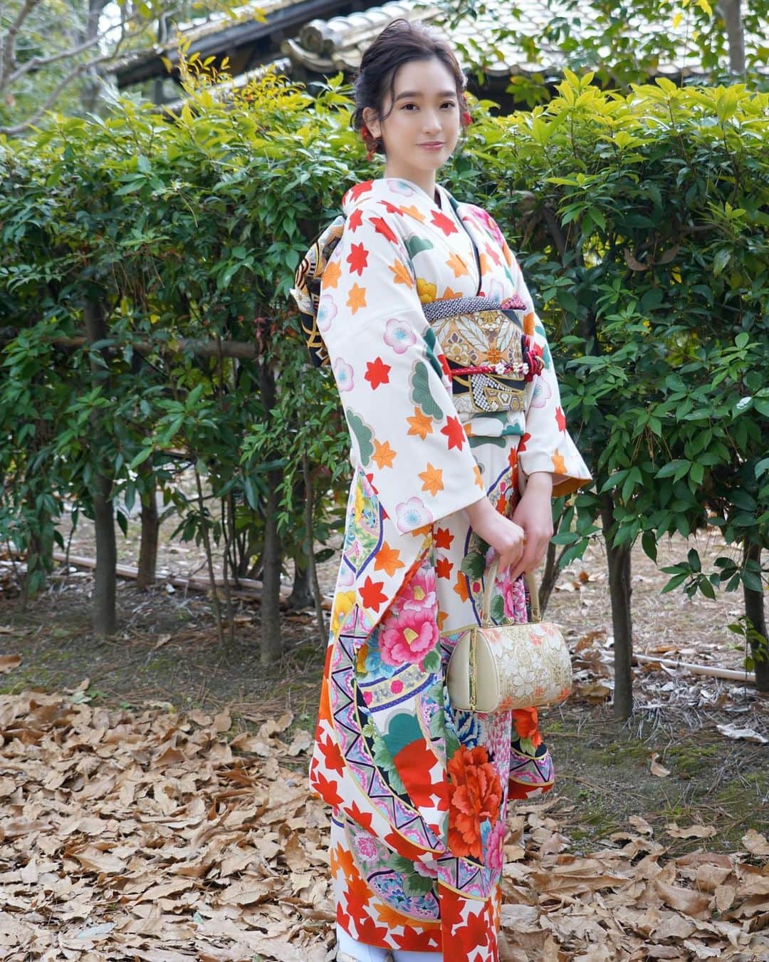 太田麻美さんのインスタグラム写真 - (太田麻美Instagram)「1月22日(日)フェスタソーレさんでソロ撮影会を開催します👘🎍 受付開始は、 1月16日(月)21:30〜です✨ 皆さんにお会い出来るのを楽しみにしてます♡  #kimono #kimonostyle #kimonofashion #晴れ着 #着物 #着物ヘア #お正月 #着物女子 #和装 #和装ヘア」1月4日 11時22分 - asami0523