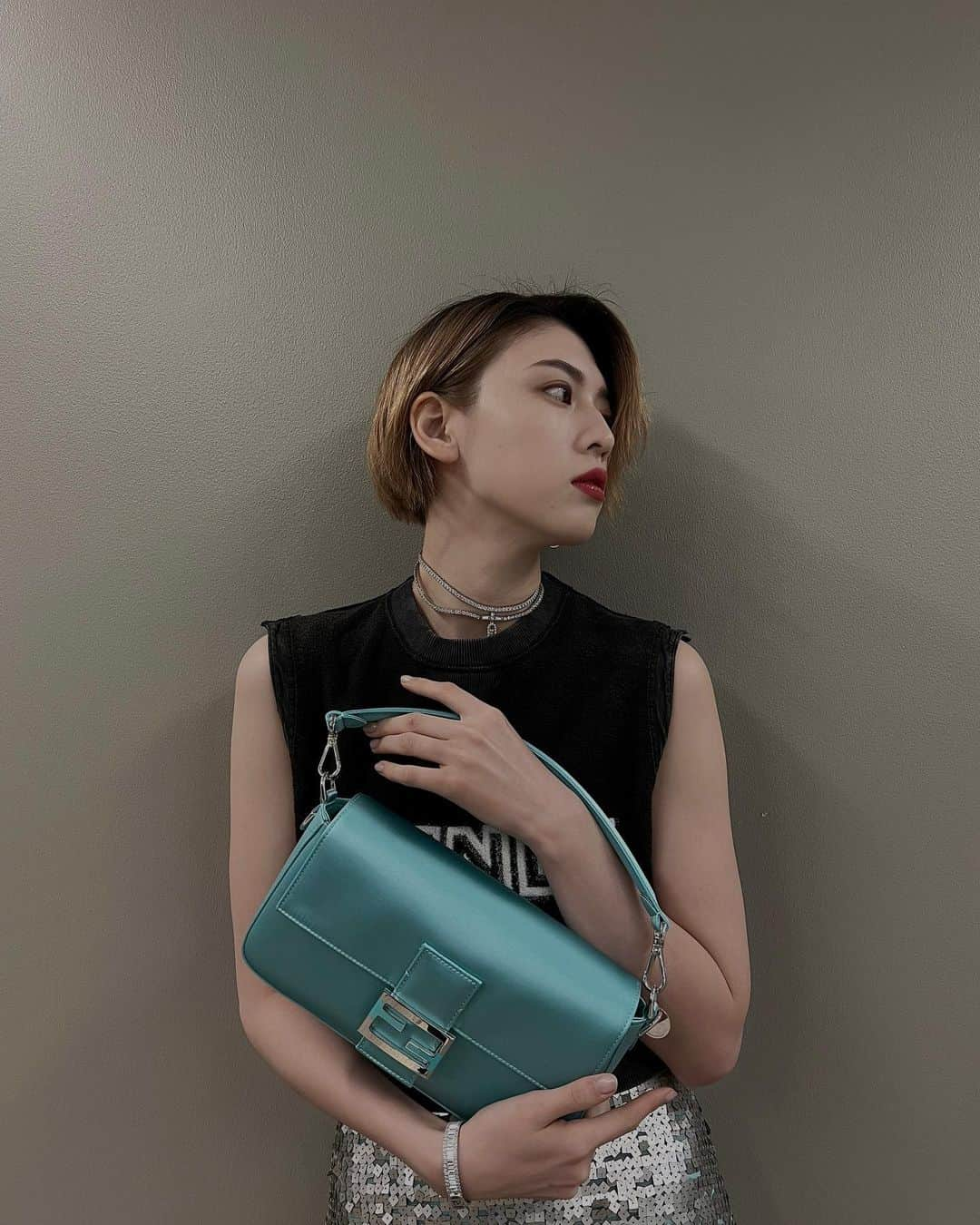 三吉彩花さんのインスタグラム写真 - (三吉彩花Instagram)「-Tiffany×Fendi-  @fendi の伝説的アイコンバッグ"BAGUETTE"の 誕生25周年を記念し @tiffanyandco との  特別なコレクションをいよいよ1月5日から発売。  圧倒的な存在感を放つ "New baguette" です🪐  #TiffanyXFendi @fendi @tiffanyandco #fendi #fendiofficial」1月4日 18時23分 - miyoshi.aa