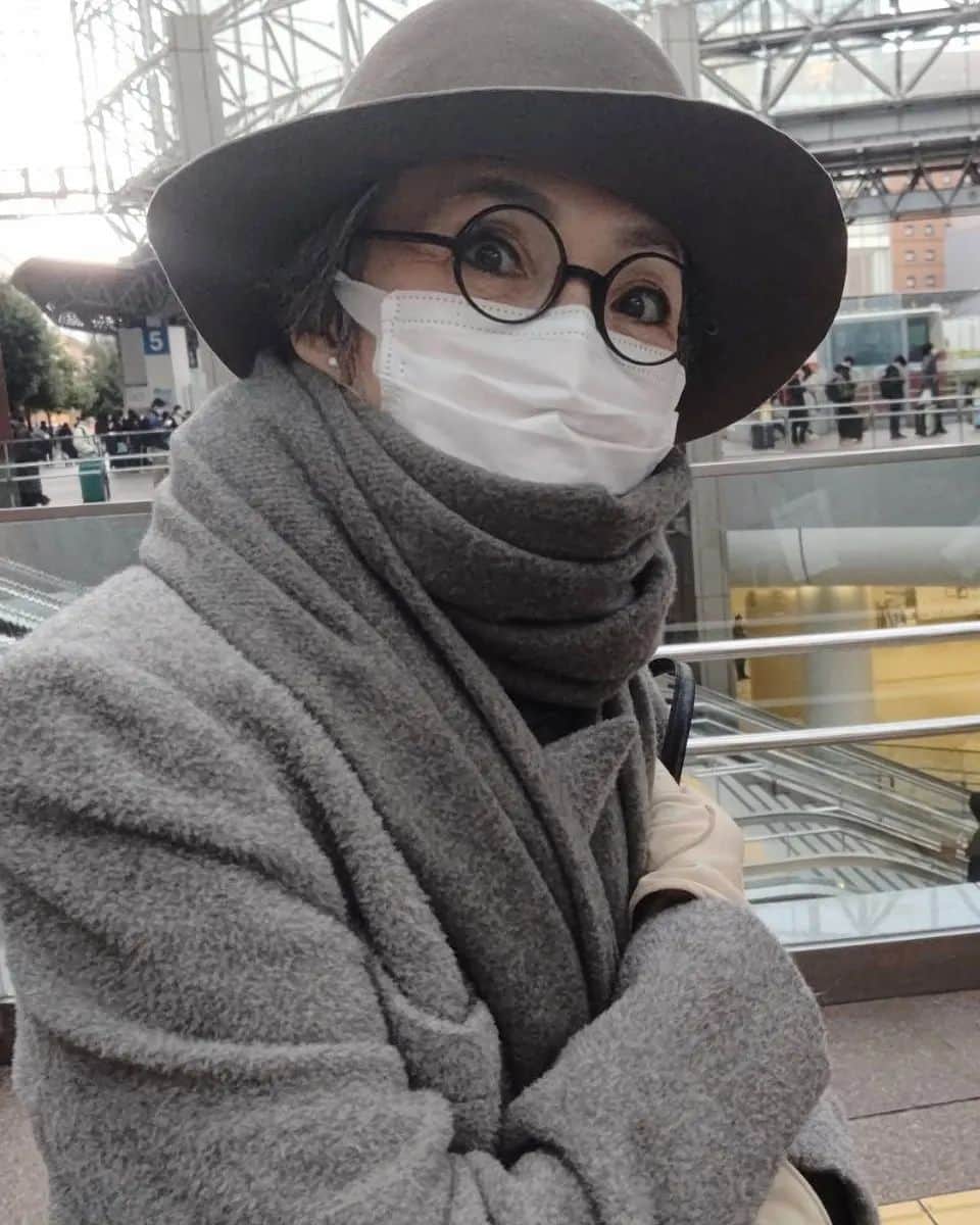 安奈淳さんのインスタグラム写真 - (安奈淳Instagram)「皆様、明けましておめでとうございます！  大好きな金沢に来ました～🙌 尾山神社で初詣😌神頼みです！  今年も宜しくお願いいたします❗️  #金沢 #安奈淳」1月4日 20時56分 - annajun0729