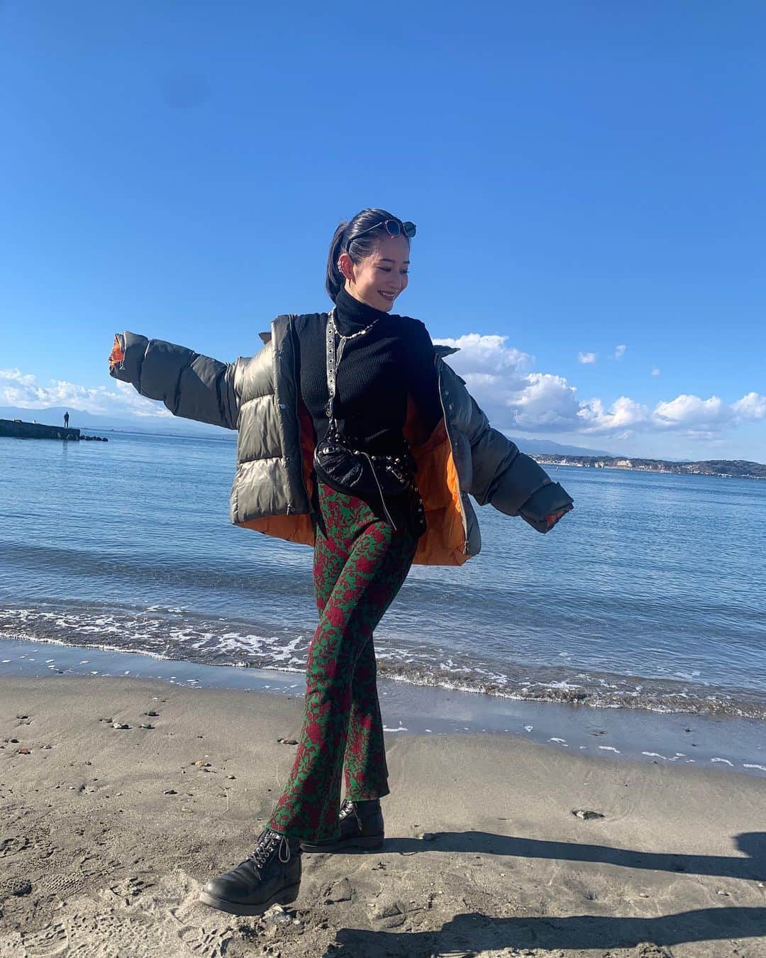 入夏さんのインスタグラム写真 - (入夏Instagram)「🌊2023🌊 初海は晴天で清々しい✨ 最高に気持ちよかった！  #20230103 #初海」1月4日 21時50分 - iruka__offi